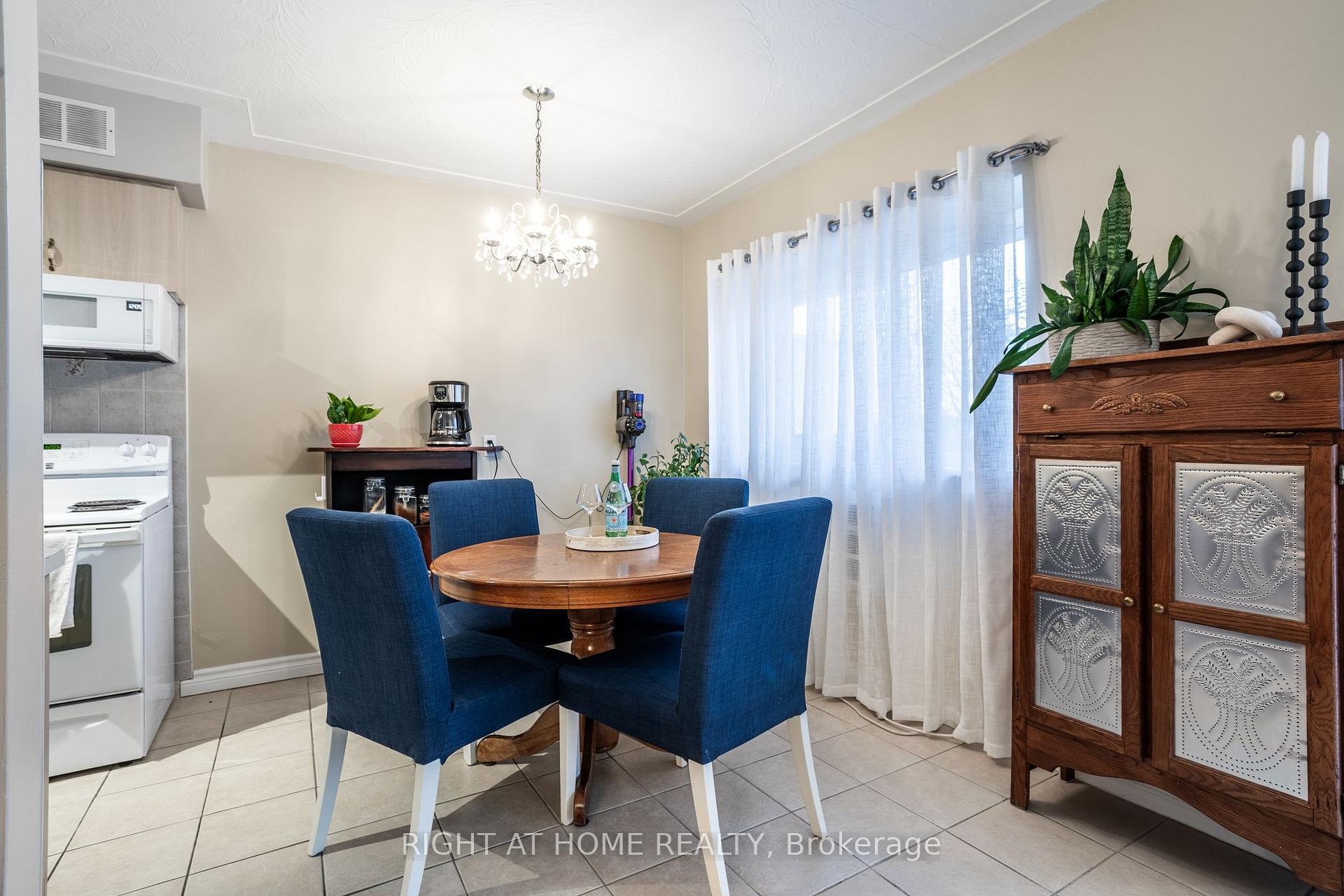 Photo 7 of Unit 207, 8 Woodman Drive S, Hamilton, Corman — HOMEH