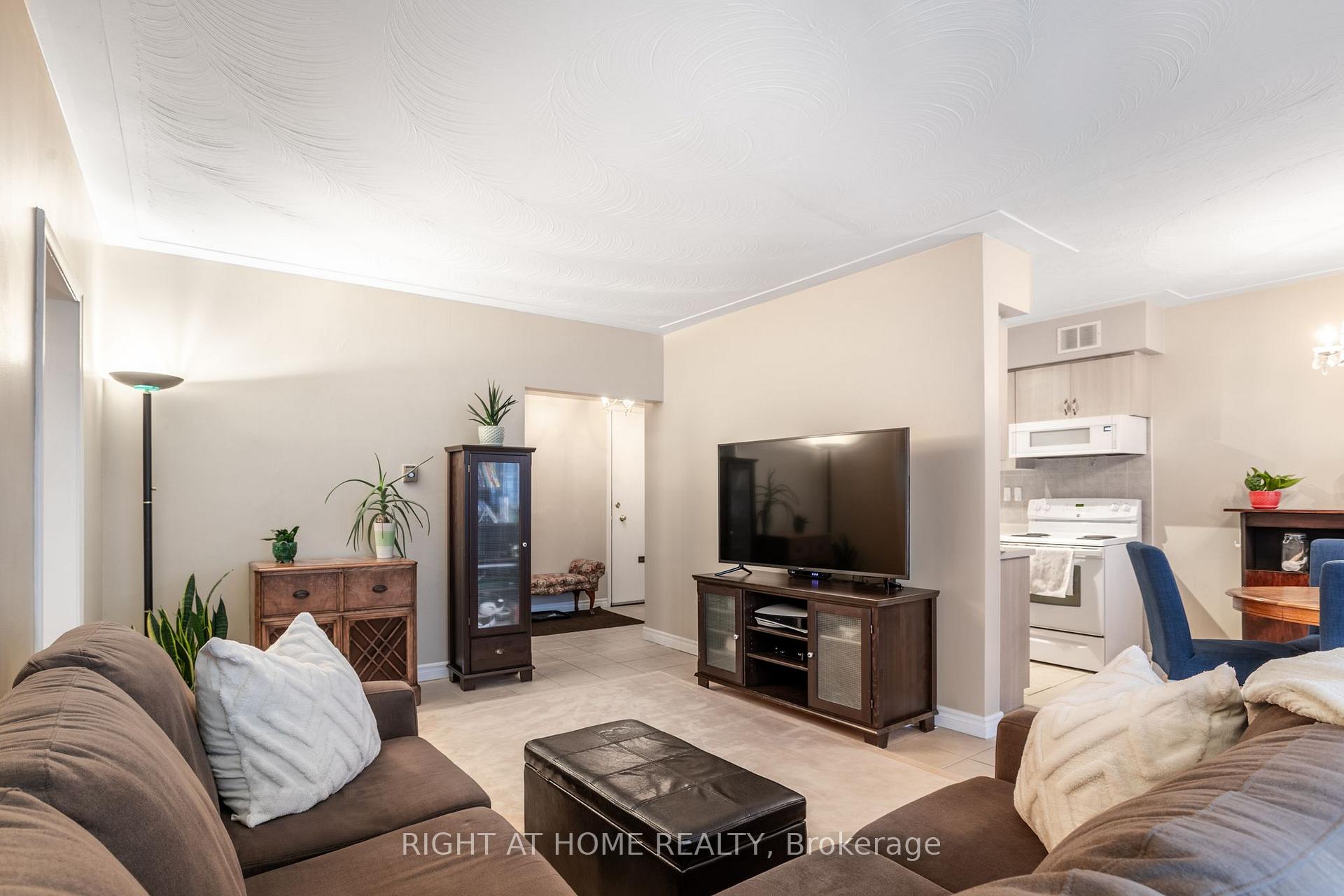 Photo 17 of Unit 207, 8 Woodman Drive S, Hamilton, Corman — HOMEH