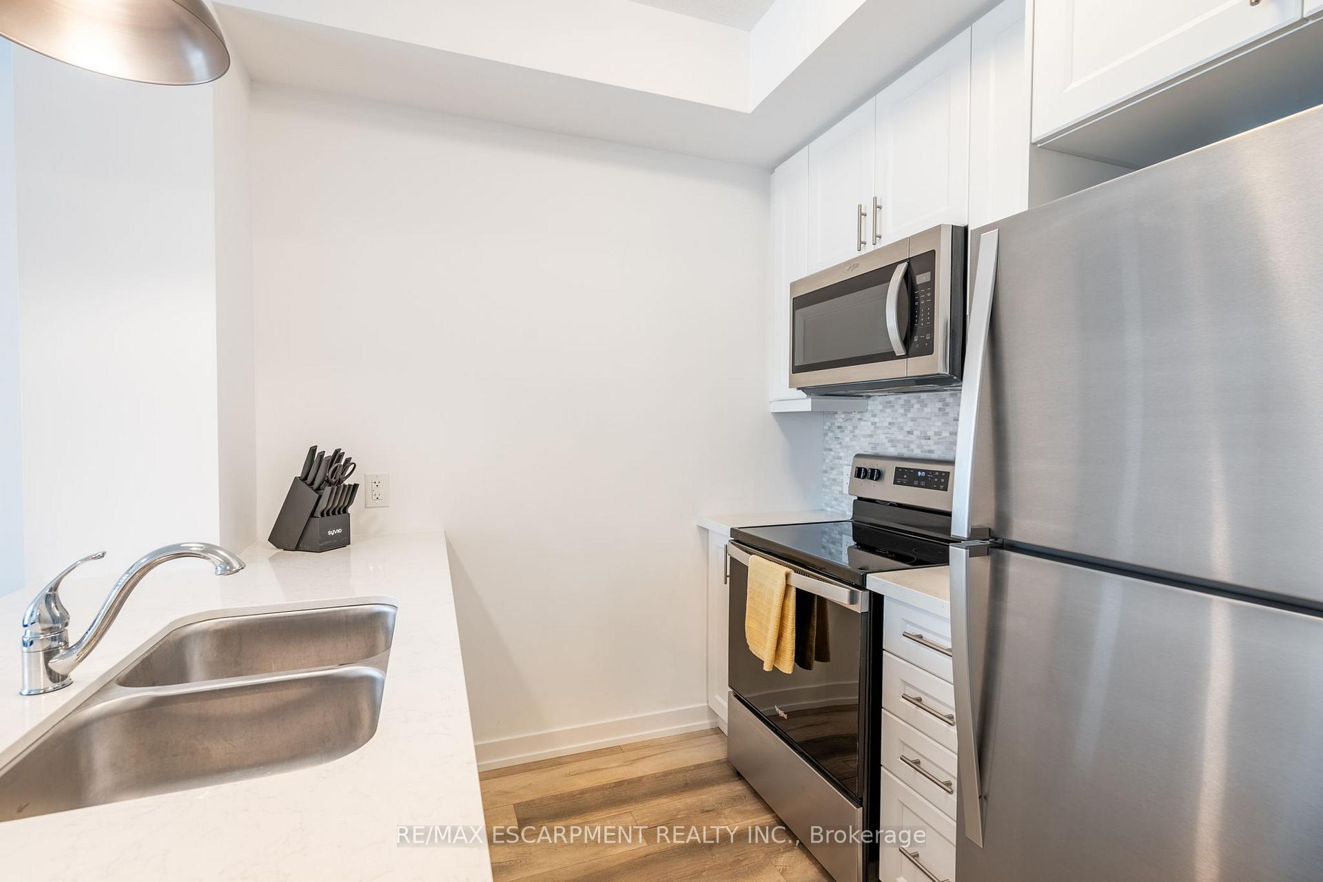 Photo 2 of Unit 324, 470 Dundas Street E, Hamilton, Waterdown — HOMEH
