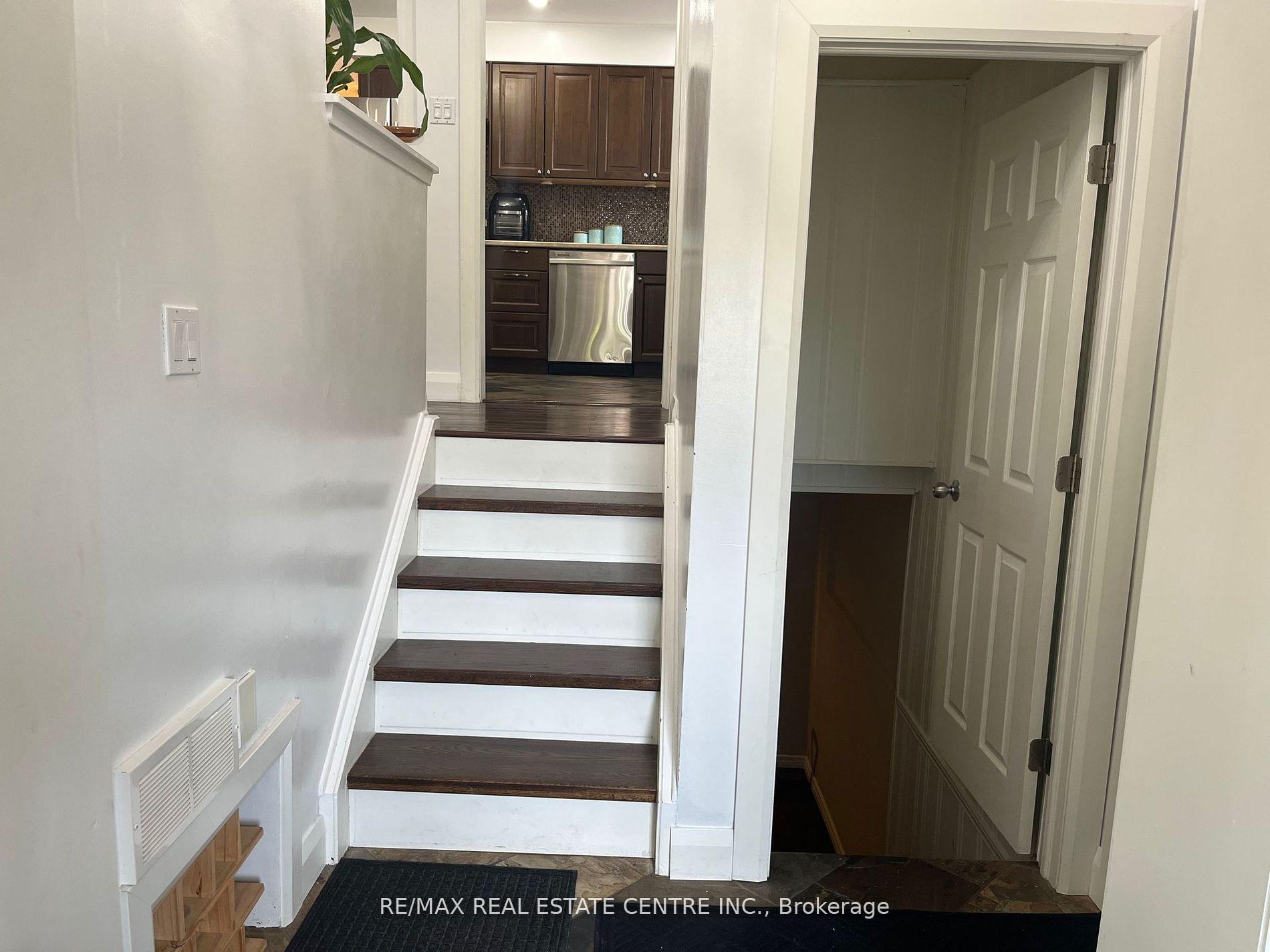 Photo 3 of 579 Woodlawn Road E, Guelph, Victoria North — HOMEH