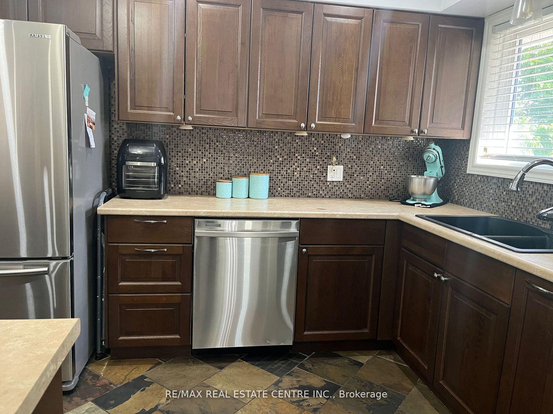 Photo 10 of 579 Woodlawn Road E, Guelph, Victoria North — HOMEH