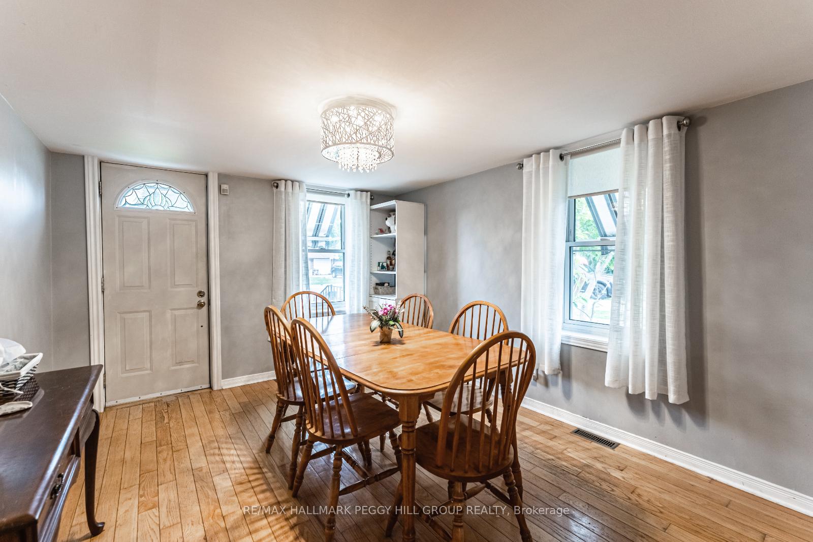 Photo 4 of 52 Donald Street, Barrie, Queen's Park — HOMEH