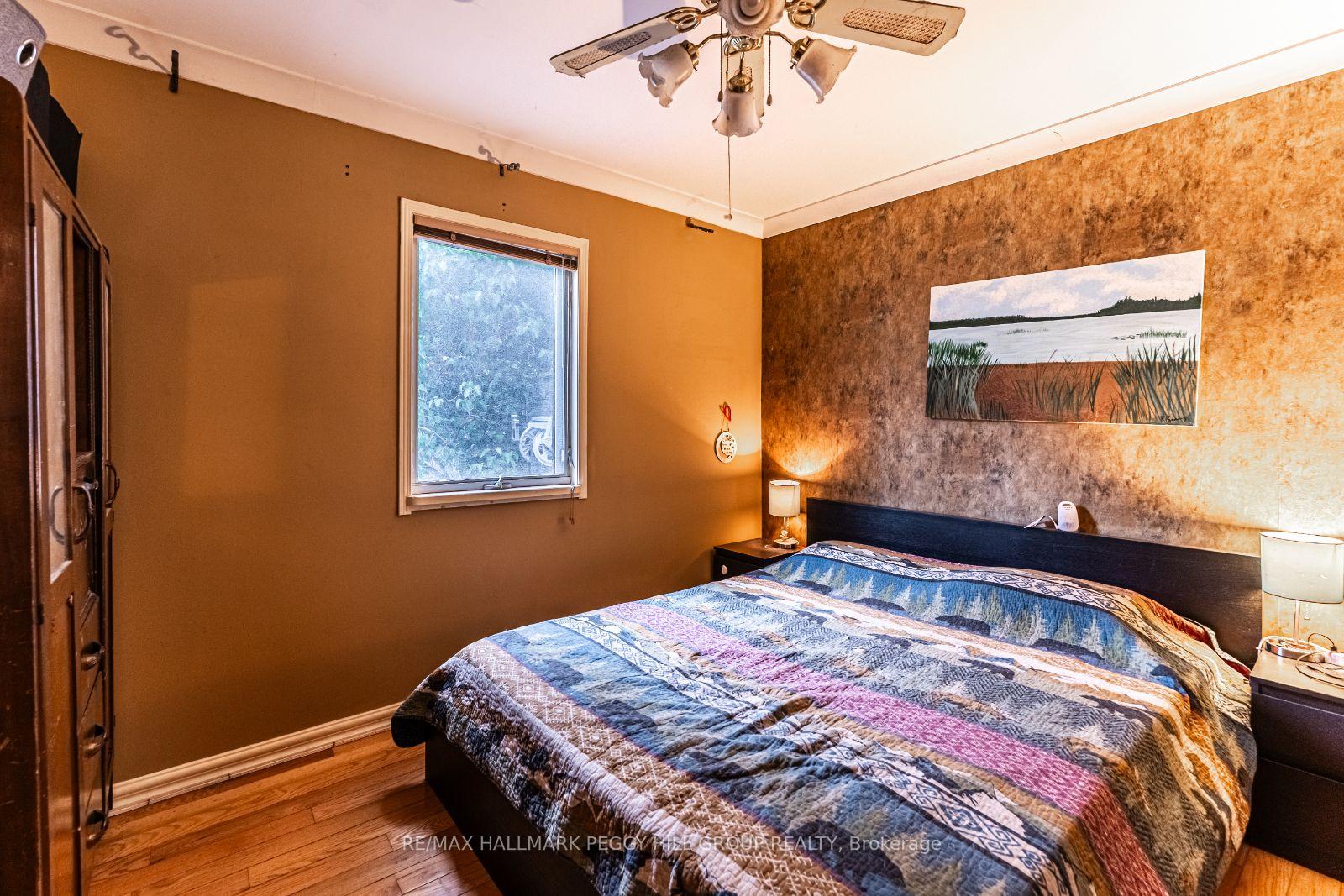 Photo 5 of 52 Donald Street, Barrie, Queen's Park — HOMEH