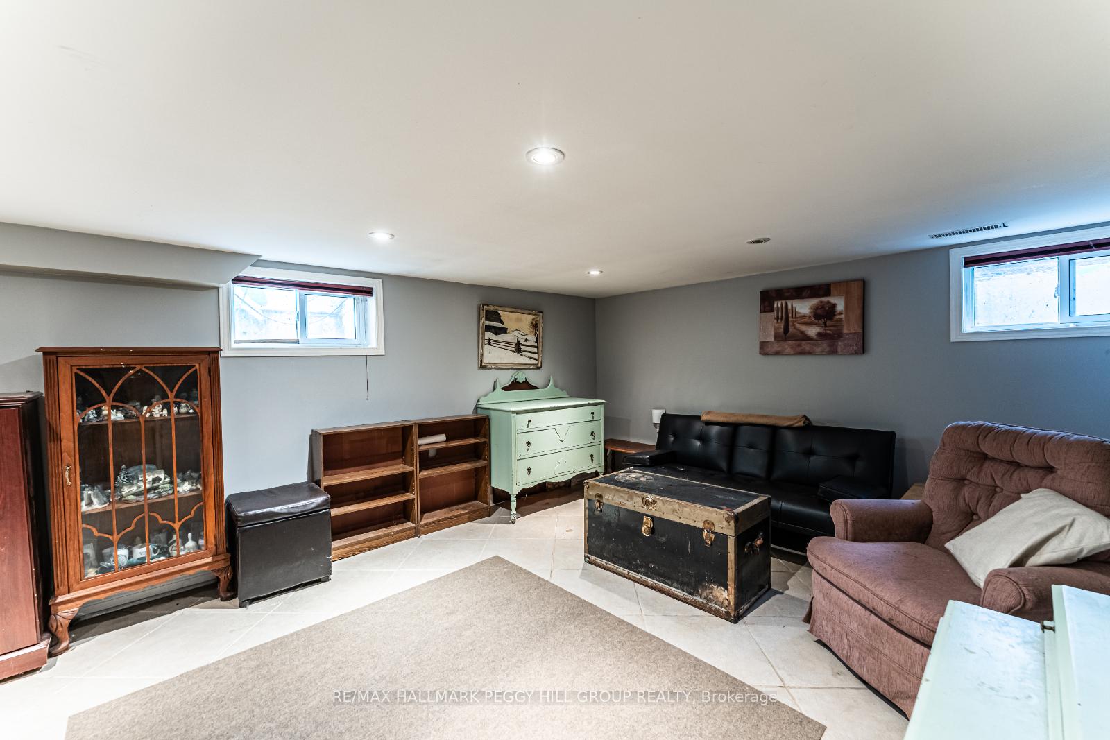 Photo 10 of 52 Donald Street, Barrie, Queen's Park — HOMEH