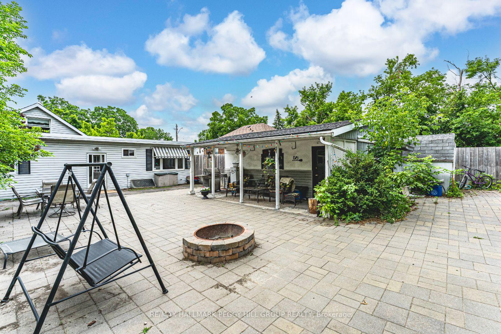 Photo 12 of 52 Donald Street, Barrie, Queen's Park — HOMEH