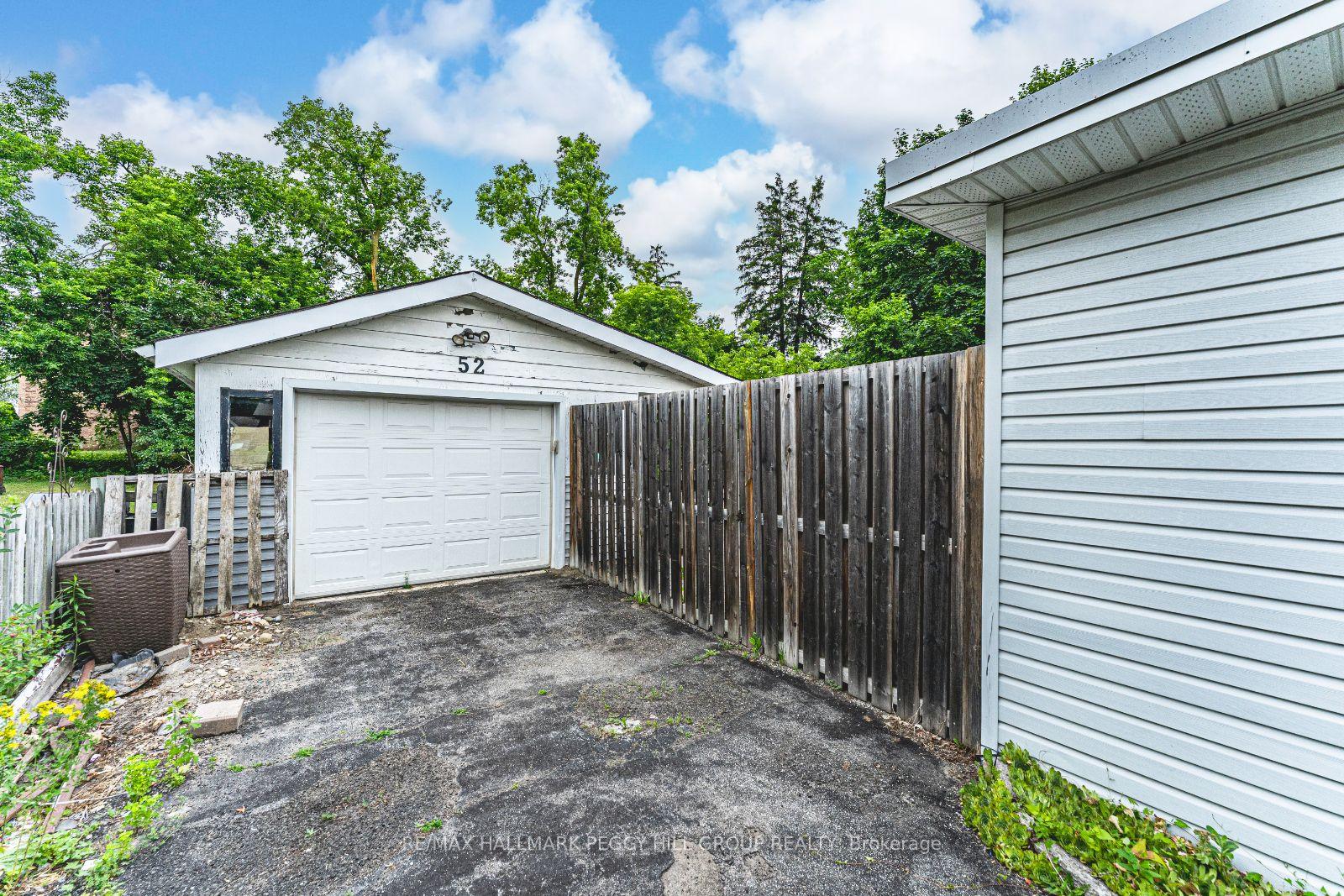 Photo 14 of 52 Donald Street, Barrie, Queen's Park — HOMEH