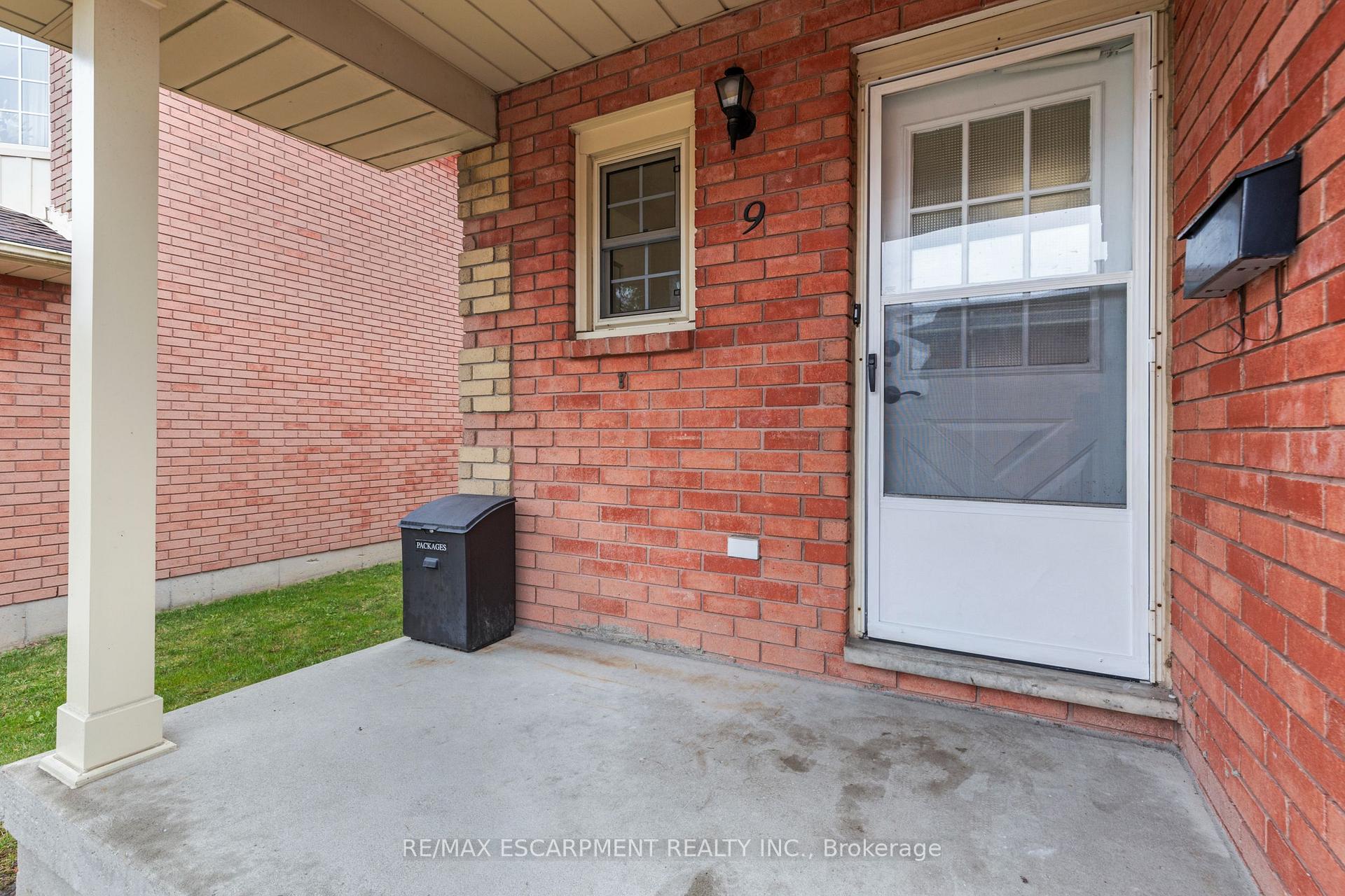 Photo 3 of Unit 9, 280 Limeridge Road E, Hamilton, Bruleville — HOMEH