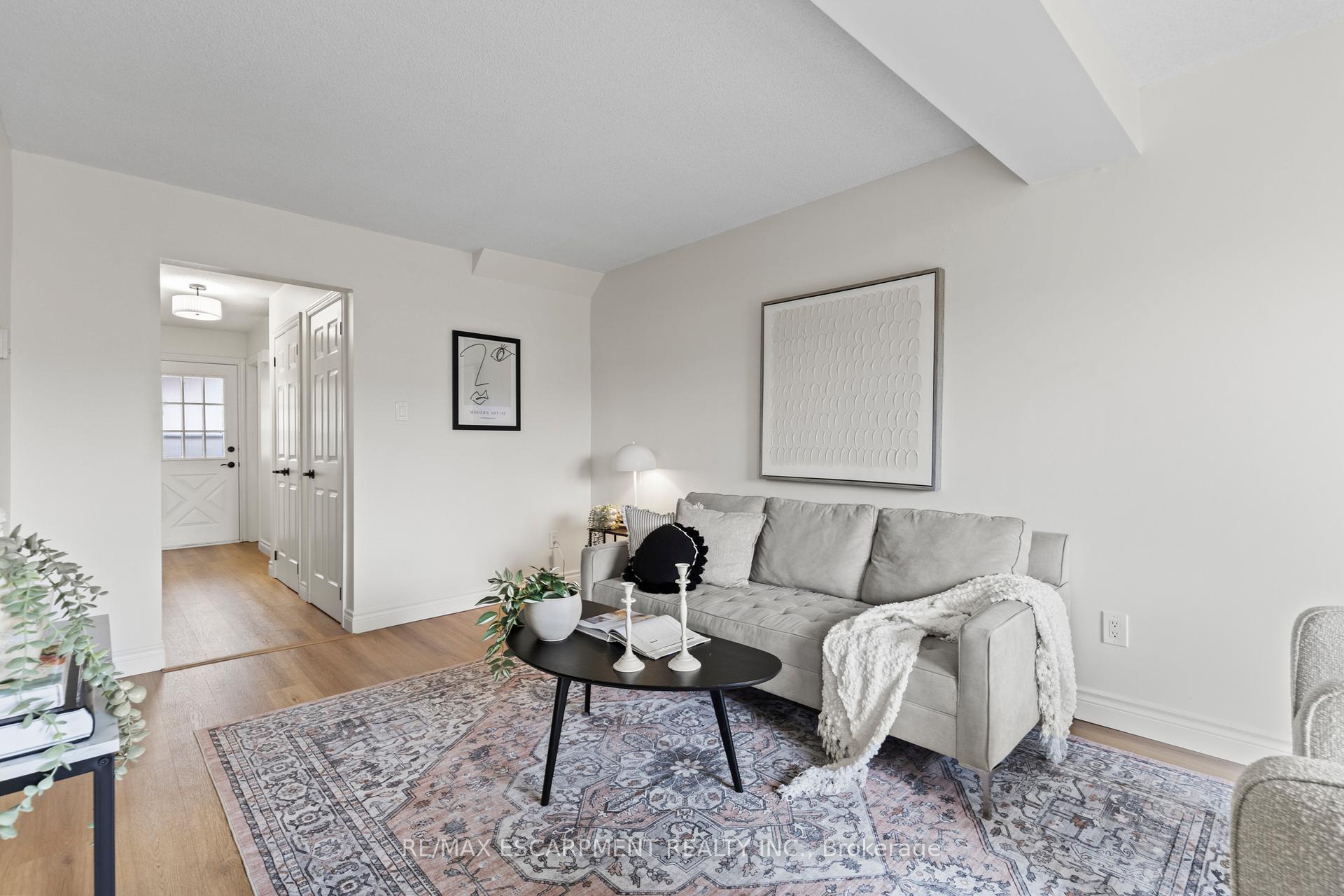 Photo 2 of Unit 9, 280 Limeridge Road E, Hamilton, Bruleville — HOMEH