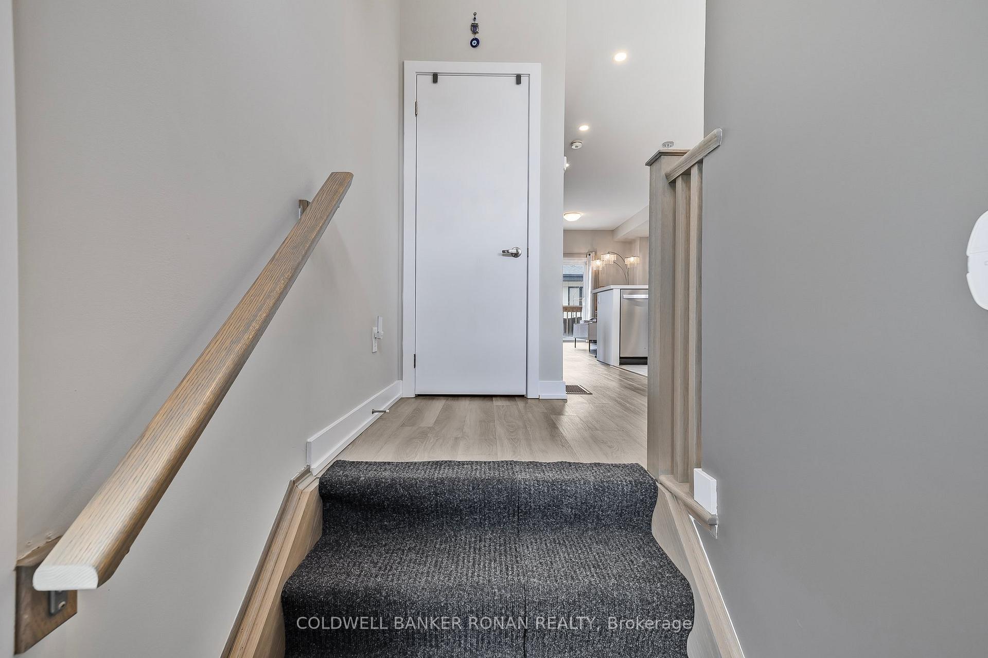 Photo 6 of 15 Wilings Lane, Hamilton, Ancaster — HOMEH