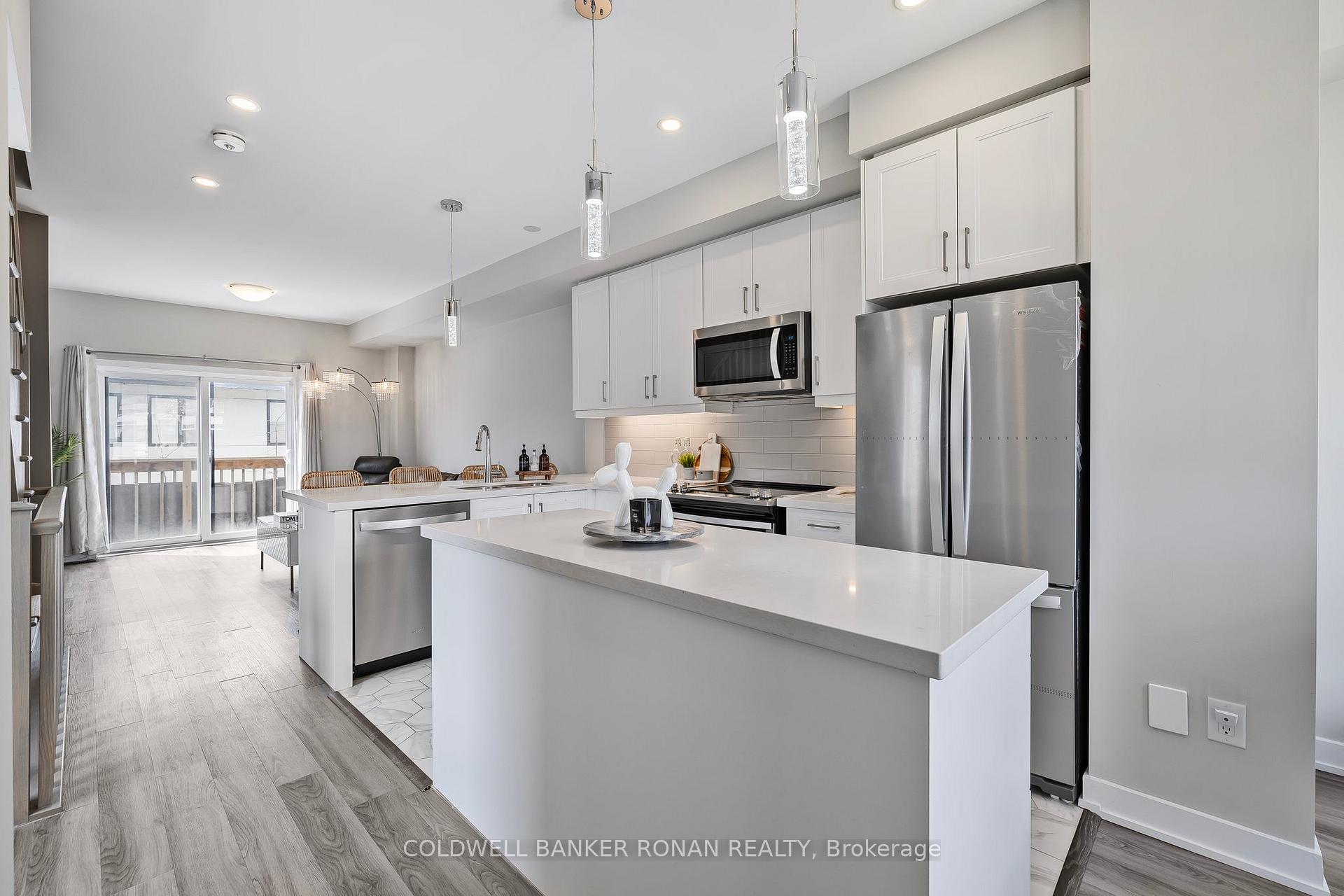 Photo 4 of 15 Wilings Lane, Hamilton, Ancaster — HOMEH