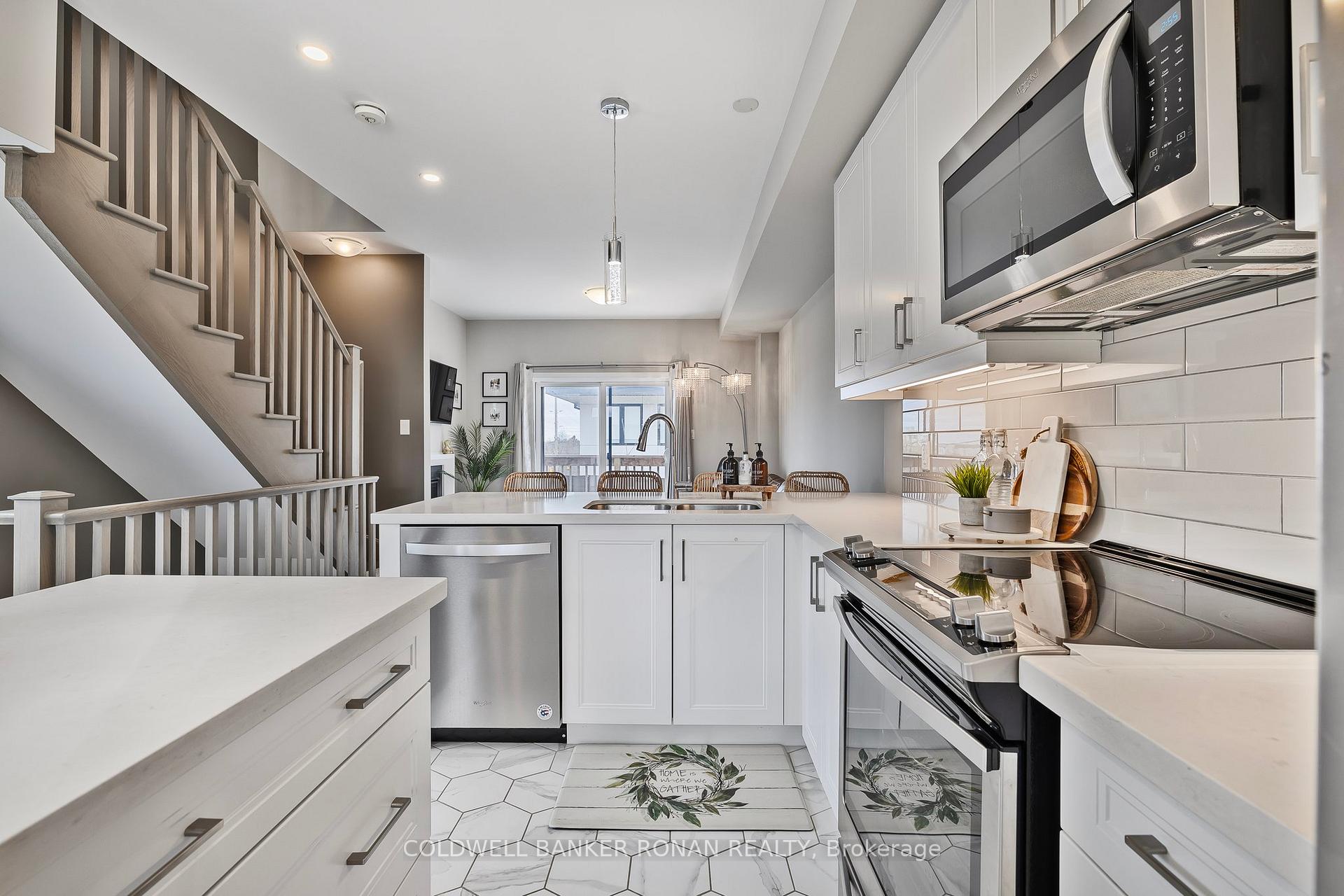 Photo 5 of 15 Wilings Lane, Hamilton, Ancaster — HOMEH