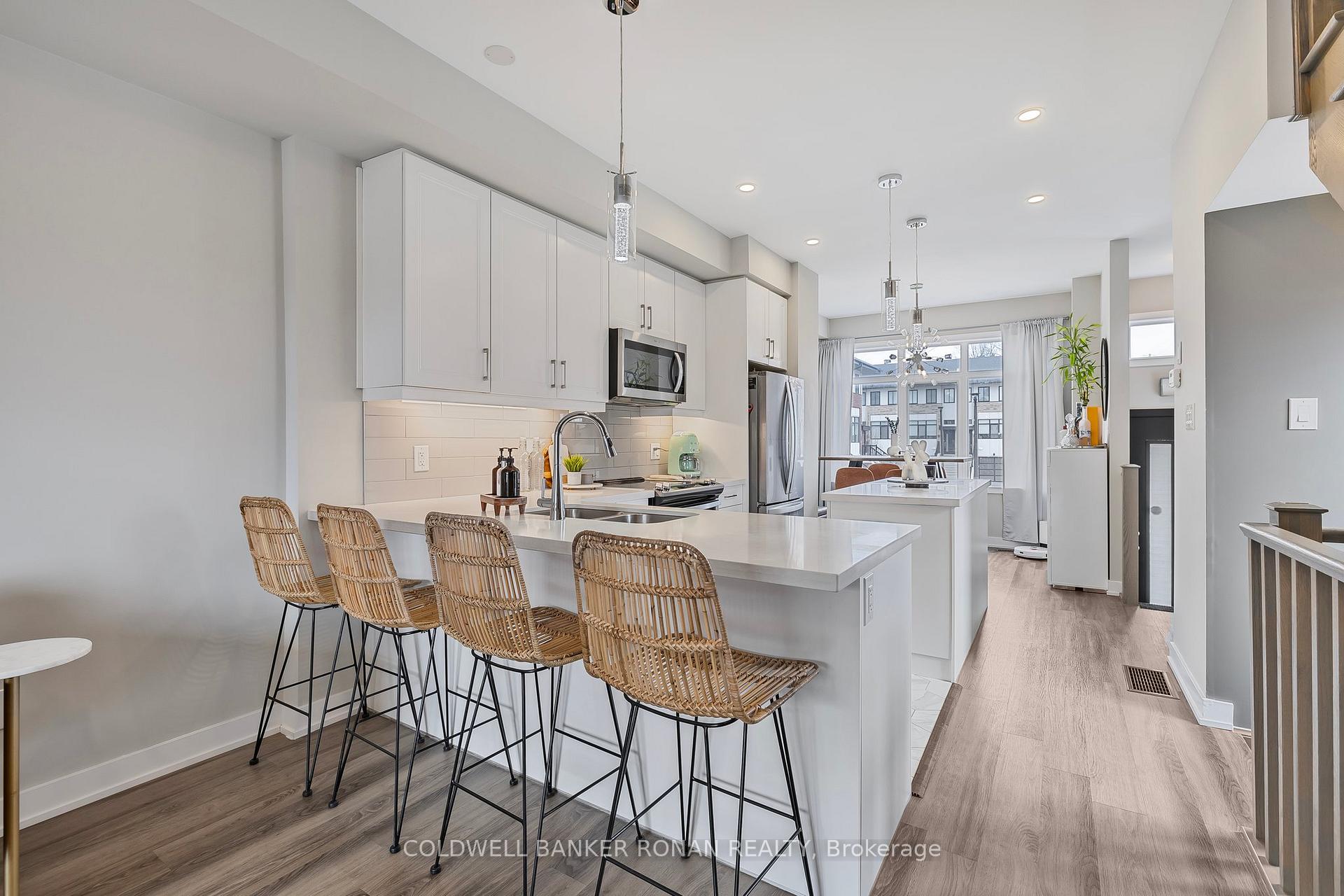 Photo 8 of 15 Wilings Lane, Hamilton, Ancaster — HOMEH
