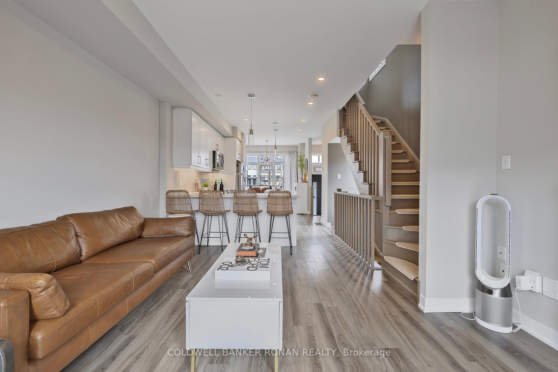 Photo 9 of 15 Wilings Lane, Hamilton, Ancaster — HOMEH