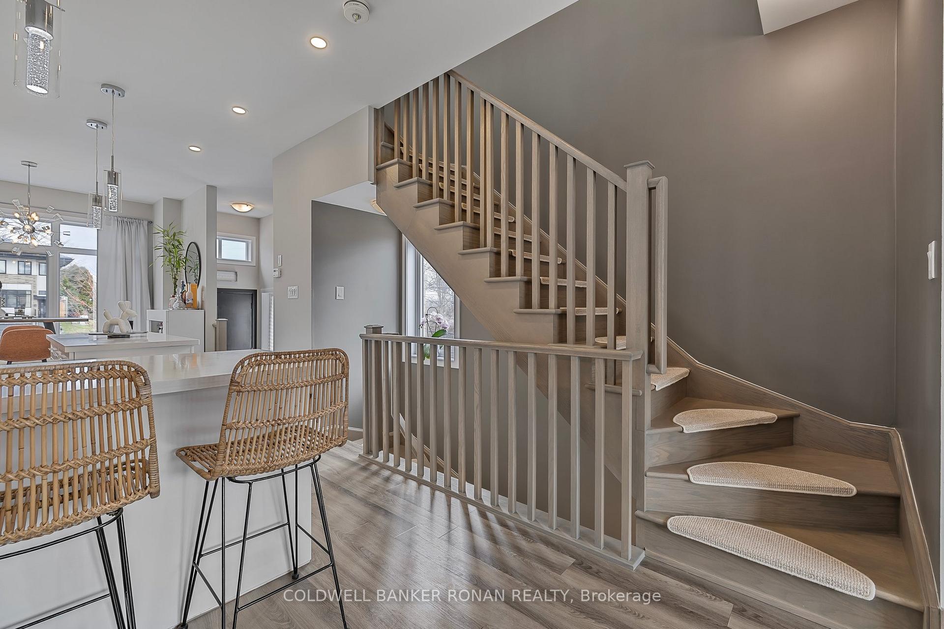 Photo 11 of 15 Wilings Lane, Hamilton, Ancaster — HOMEH