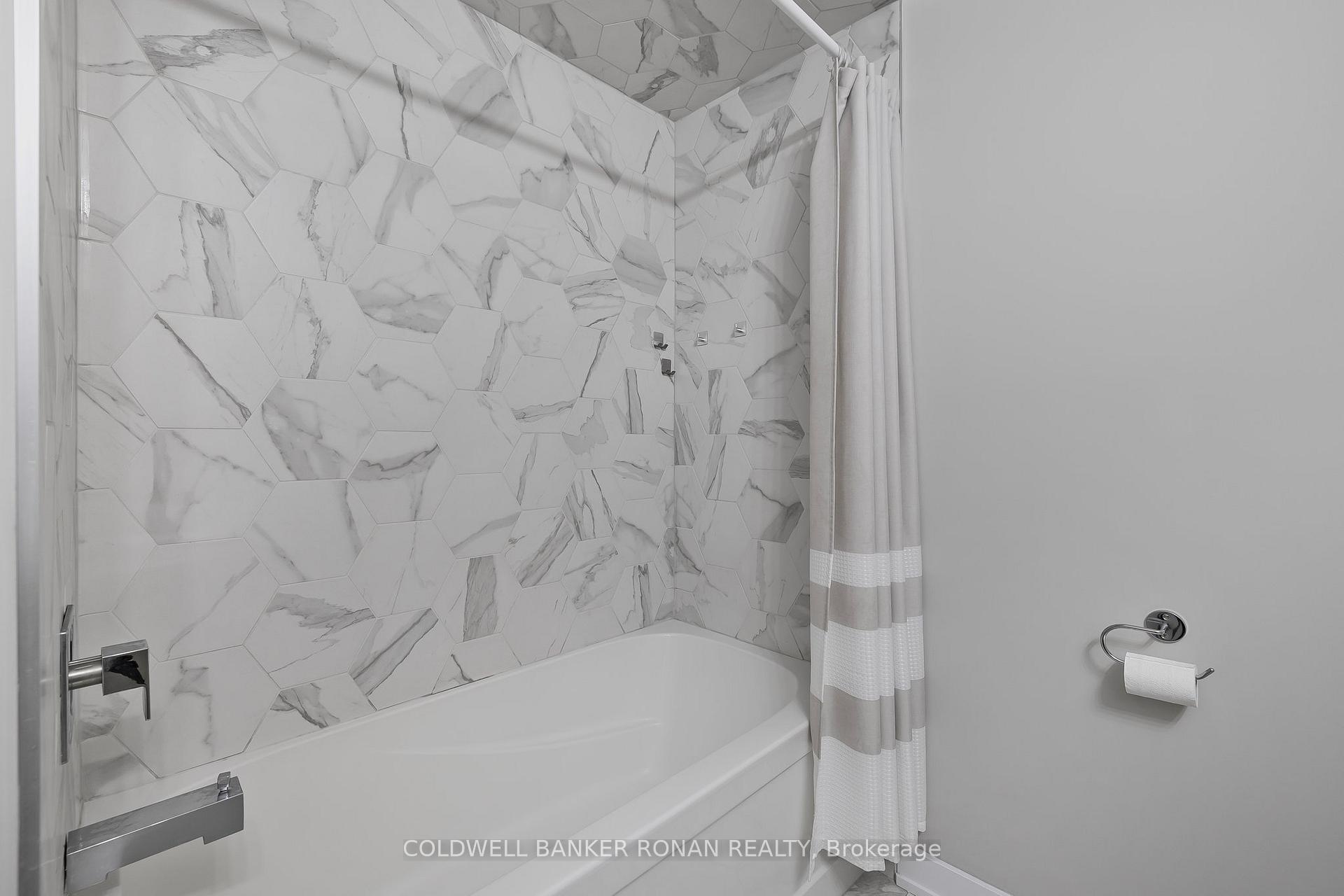 Photo 16 of 15 Wilings Lane, Hamilton, Ancaster — HOMEH