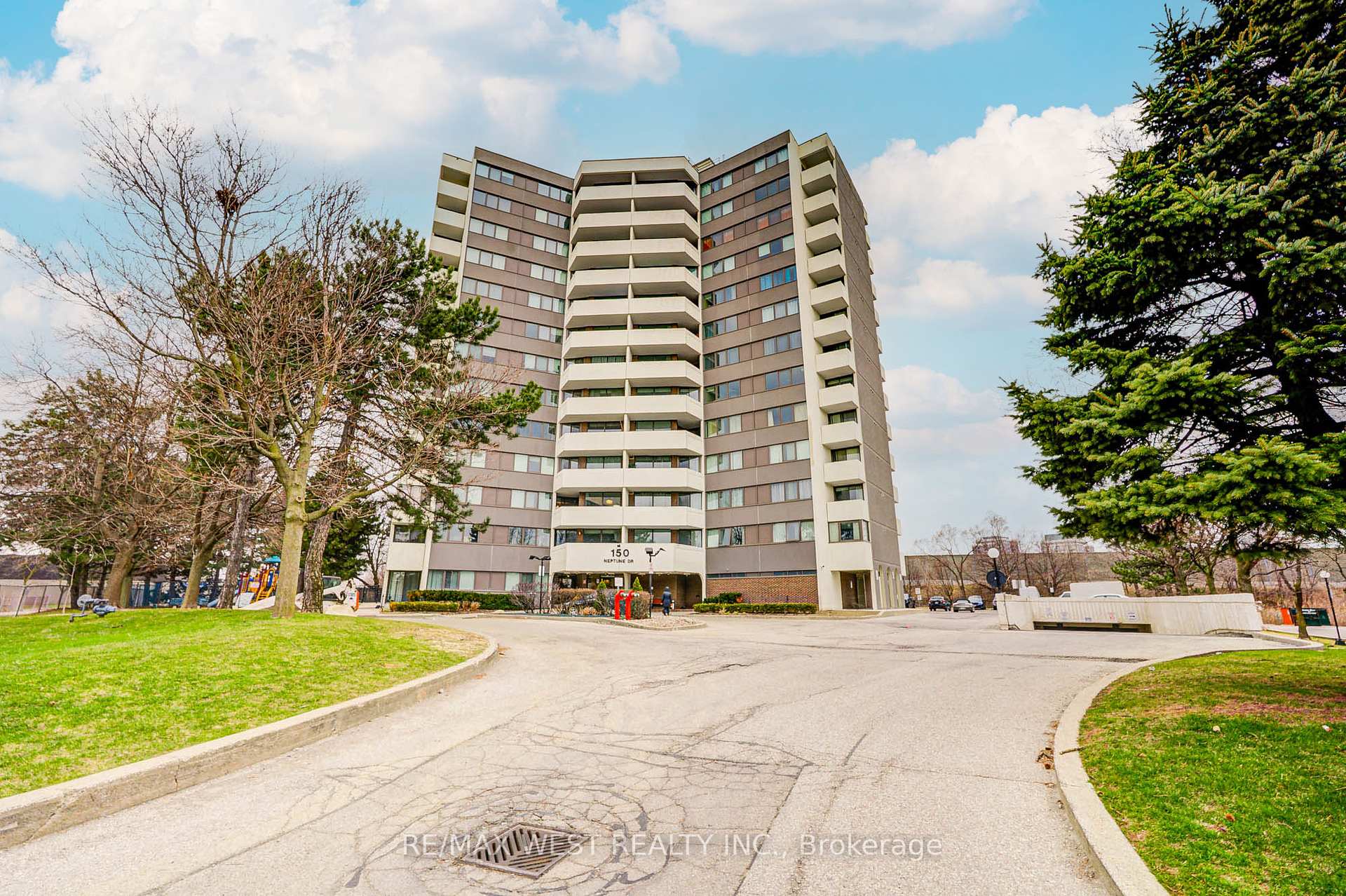Front of Unit 906, 150 Neptune Drive