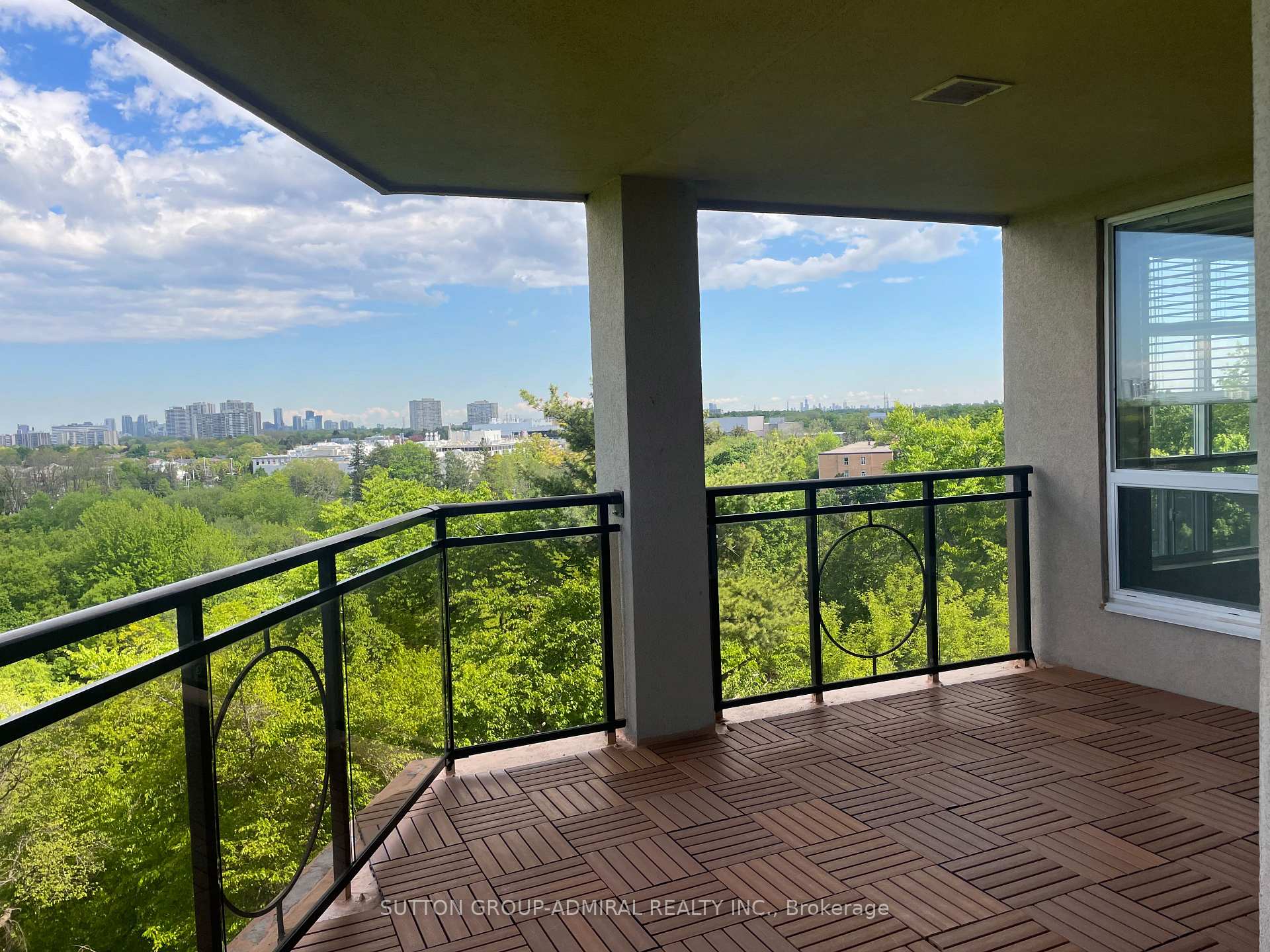 Front of Unit 705, 2 Maison Parc Court