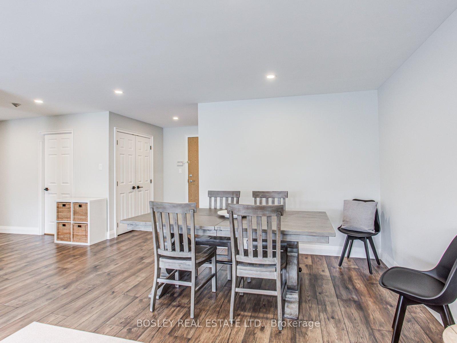 Photo 4 of Unit 110, 14924 Yonge Street, Aurora, Aurora Highlands — HOMEH