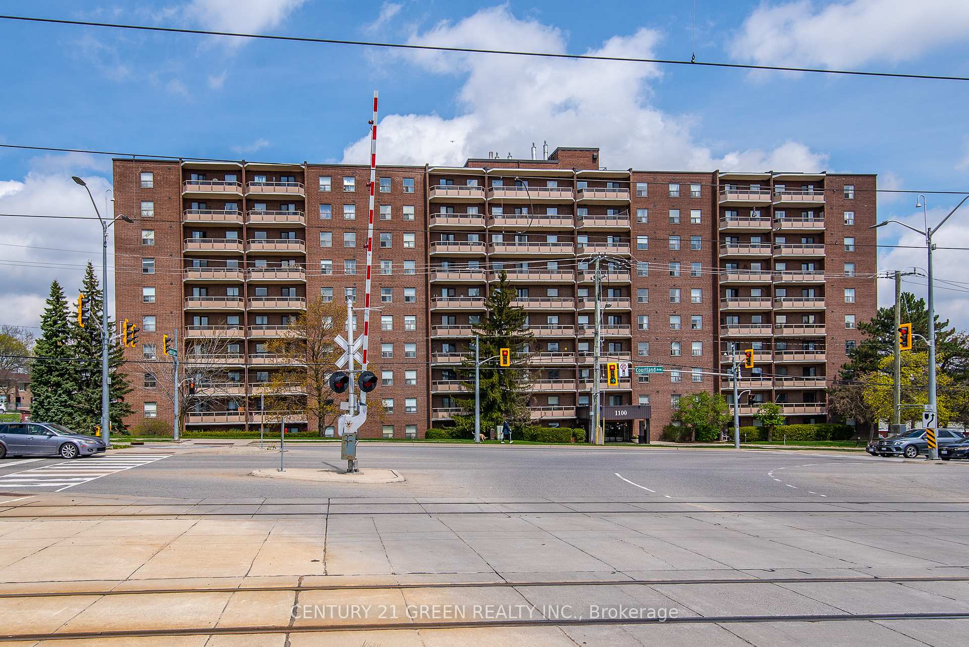Photo 1 of Unit 702, 1100 Courtland Avenue E, Kitchener — HOMEH