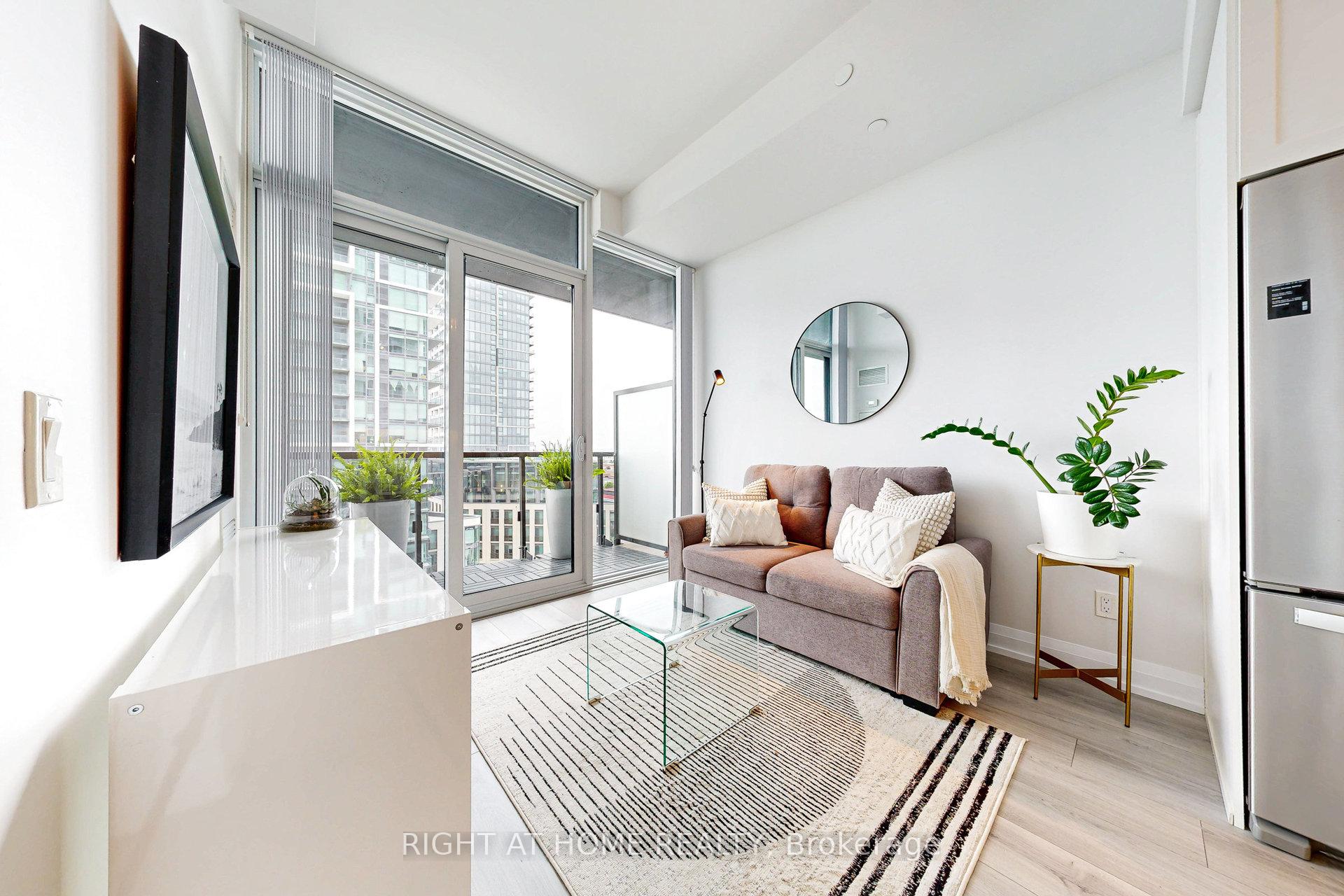 Photo 1 of Unit 907, 7895 Jane Street, Vaughan, Concord — HOMEH