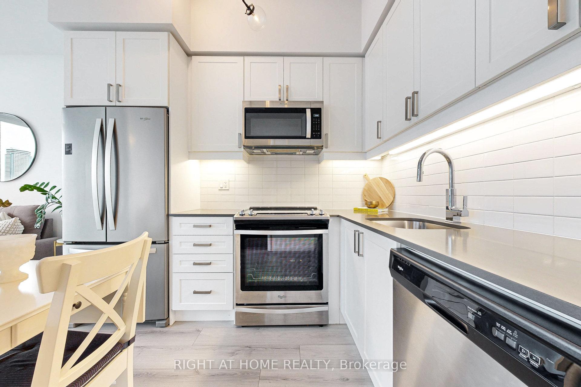 Photo 3 of Unit 907, 7895 Jane Street, Vaughan, Concord — HOMEH