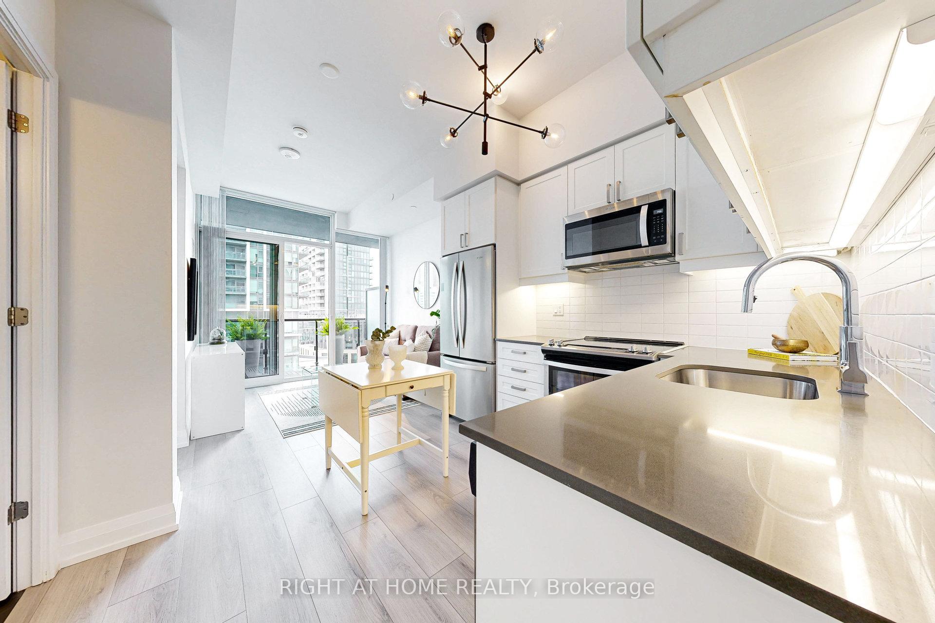 Photo 4 of Unit 907, 7895 Jane Street, Vaughan, Concord — HOMEH