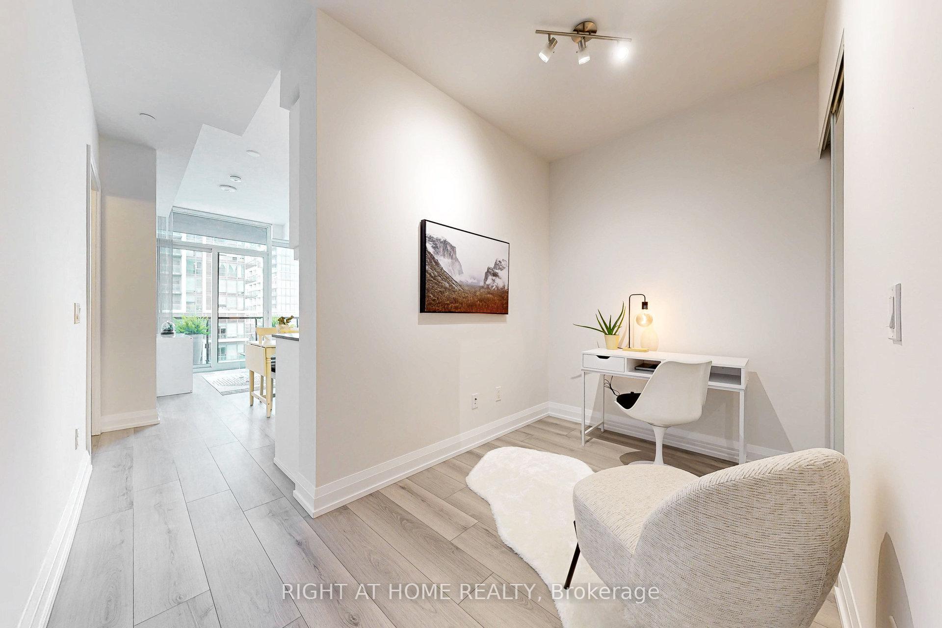 Photo 6 of Unit 907, 7895 Jane Street, Vaughan, Concord — HOMEH