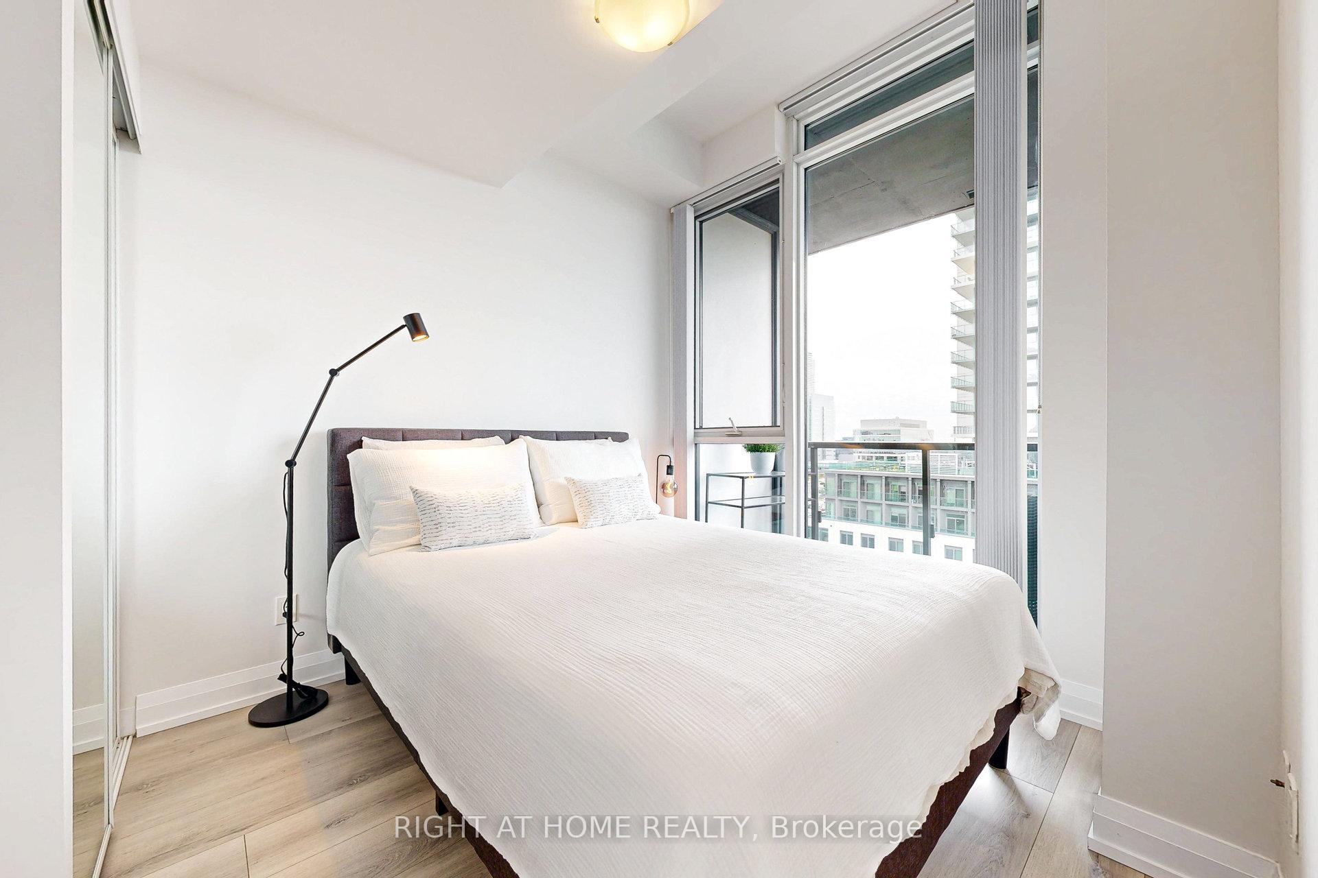Photo 5 of Unit 907, 7895 Jane Street, Vaughan, Concord — HOMEH