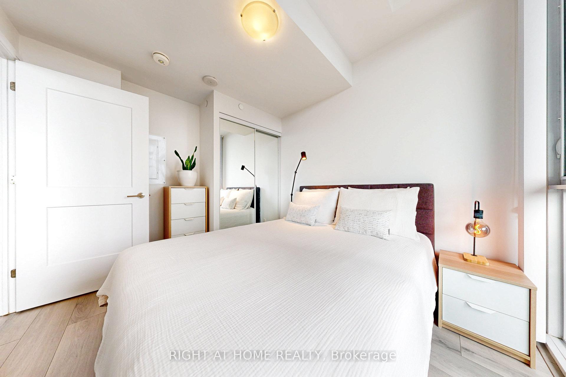 Photo 8 of Unit 907, 7895 Jane Street, Vaughan, Concord — HOMEH