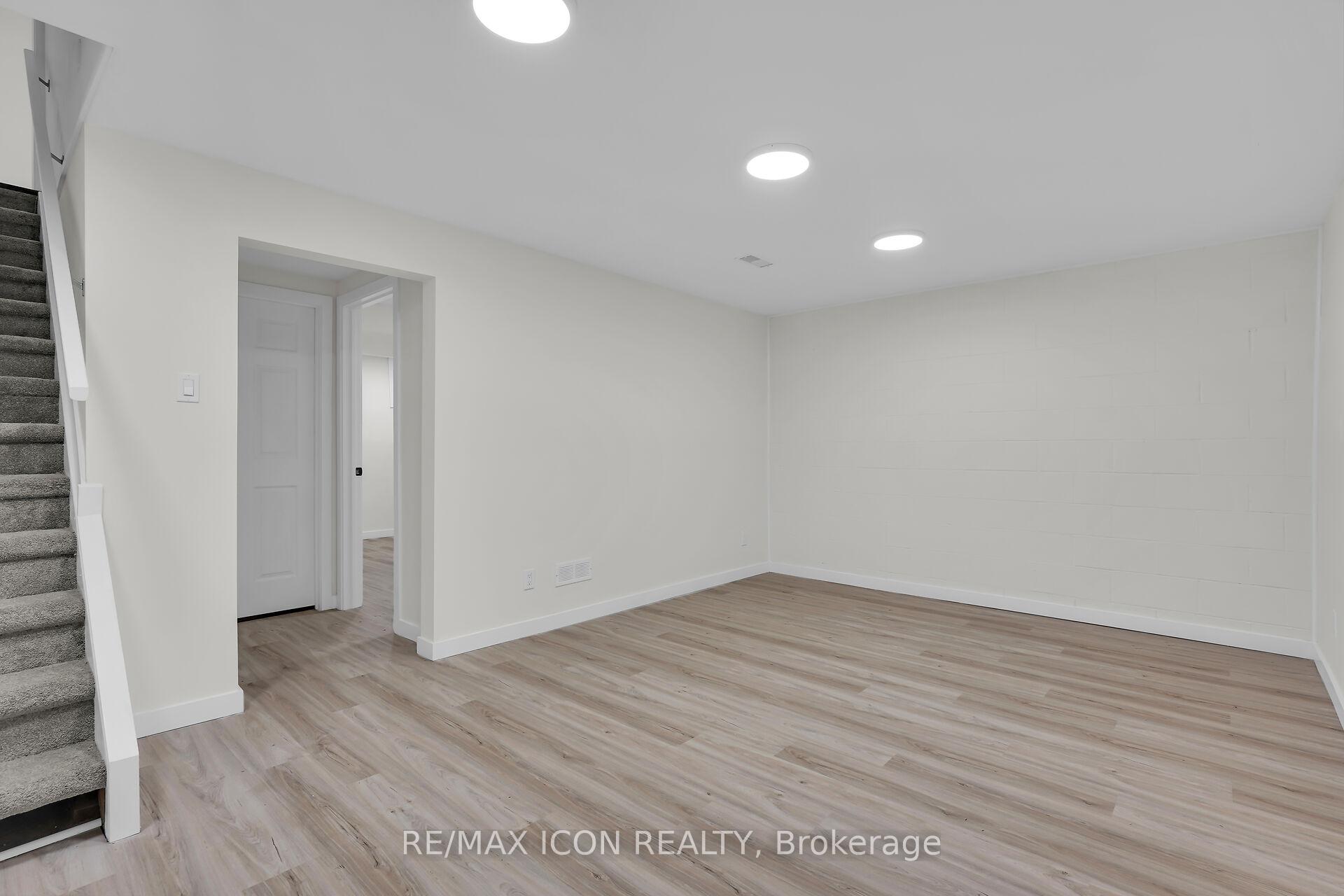 Photo 5 of Unit 3, 82 Finch Drive, Sarnia — HOMEH