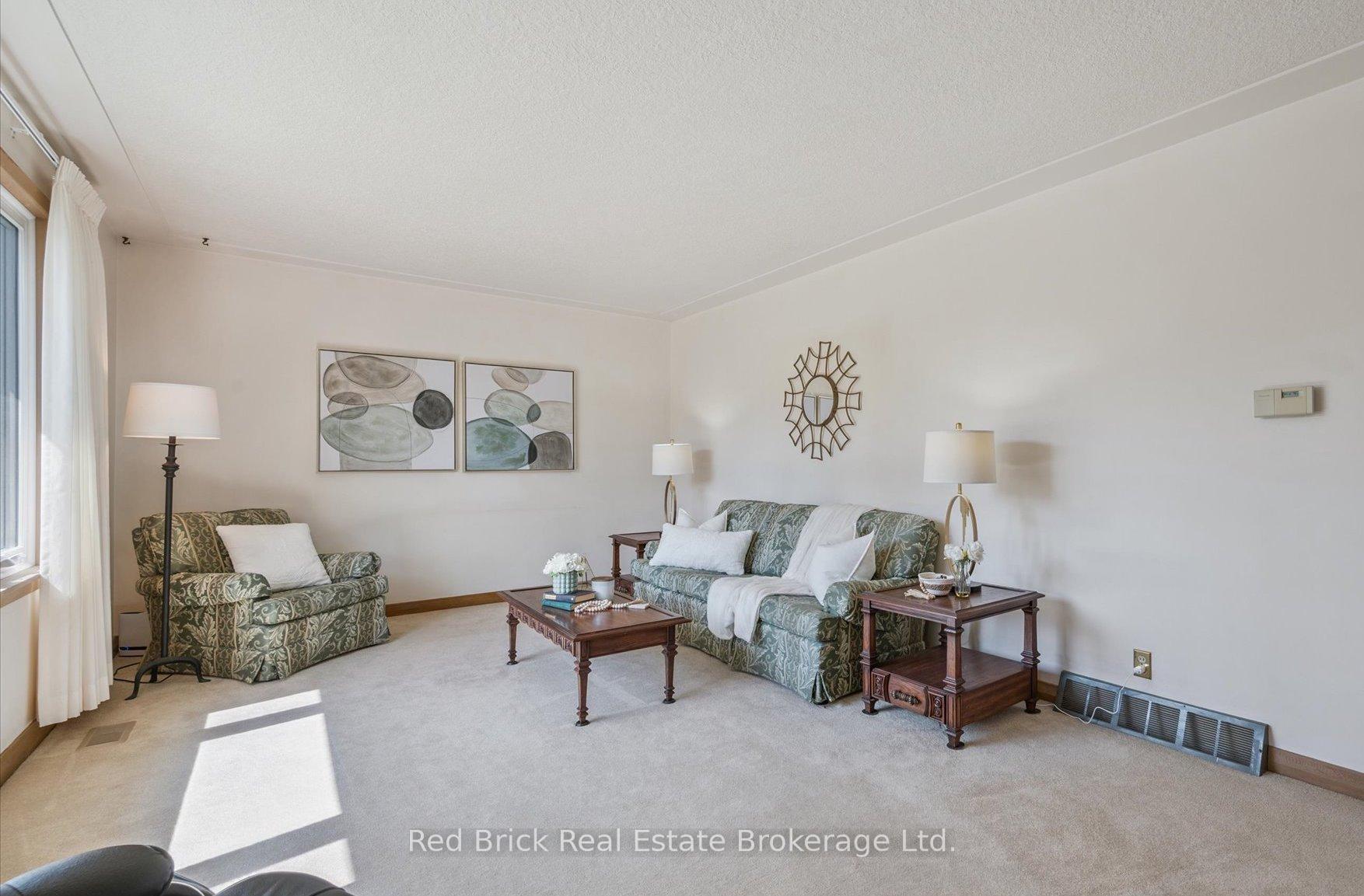 Photo 6 of 260 Speedvale Avenue E, Guelph, Riverside Park — HOMEH