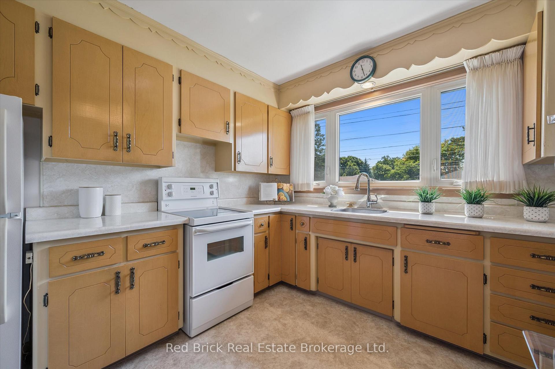 Photo 10 of 260 Speedvale Avenue E, Guelph, Riverside Park — HOMEH