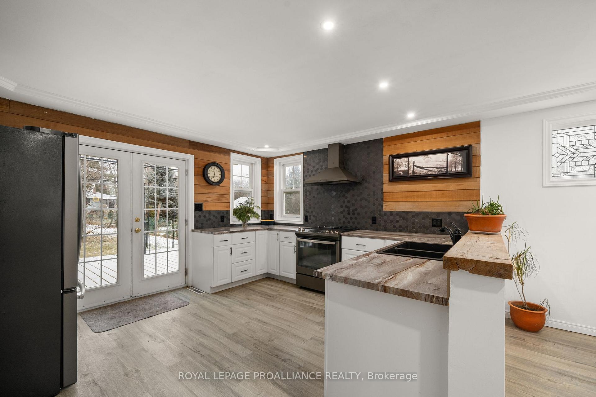 Photo 2 of 89 Avondale Road, Belleville, Belleville Ward — HOMEH