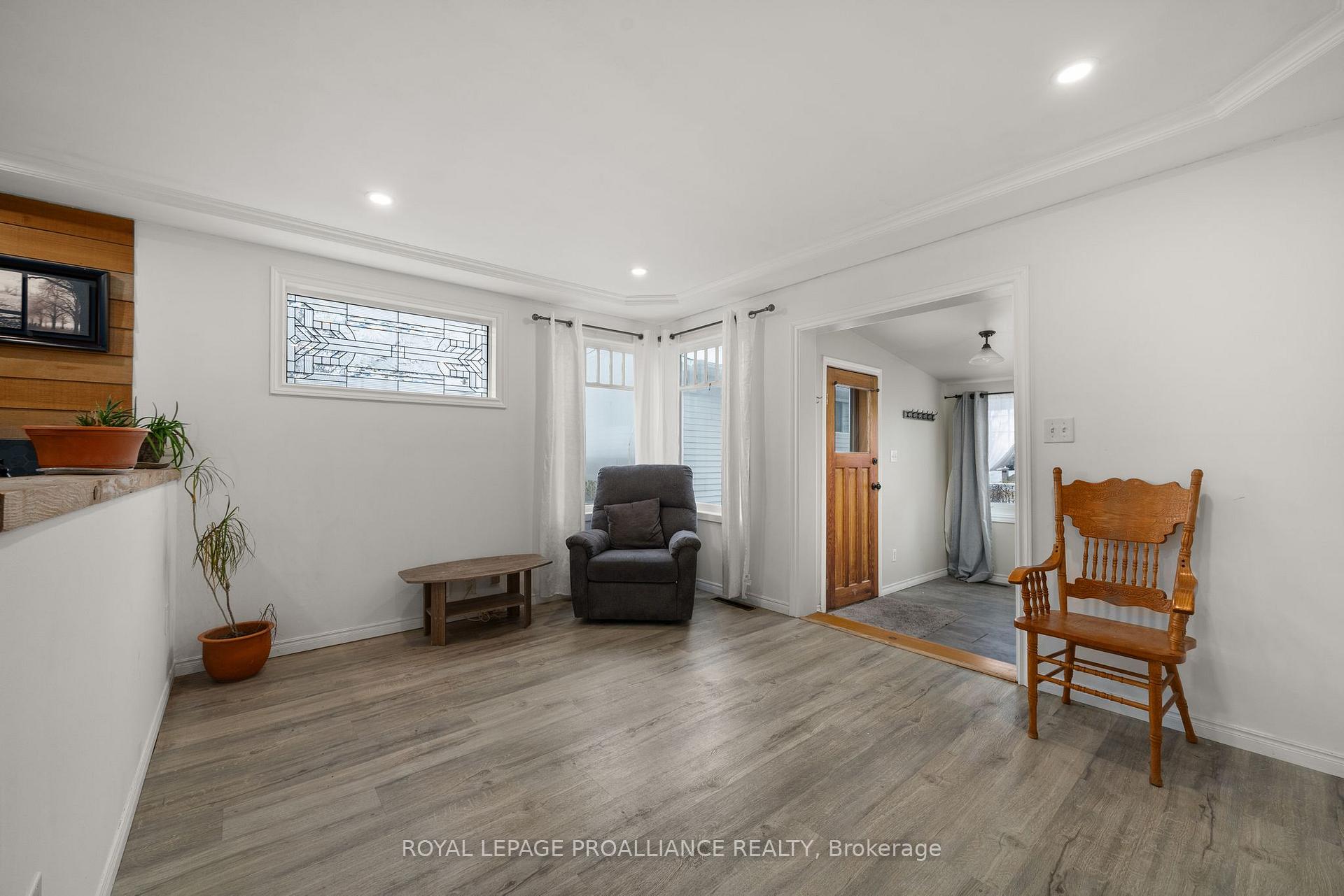 Photo 9 of 89 Avondale Road, Belleville, Belleville Ward — HOMEH