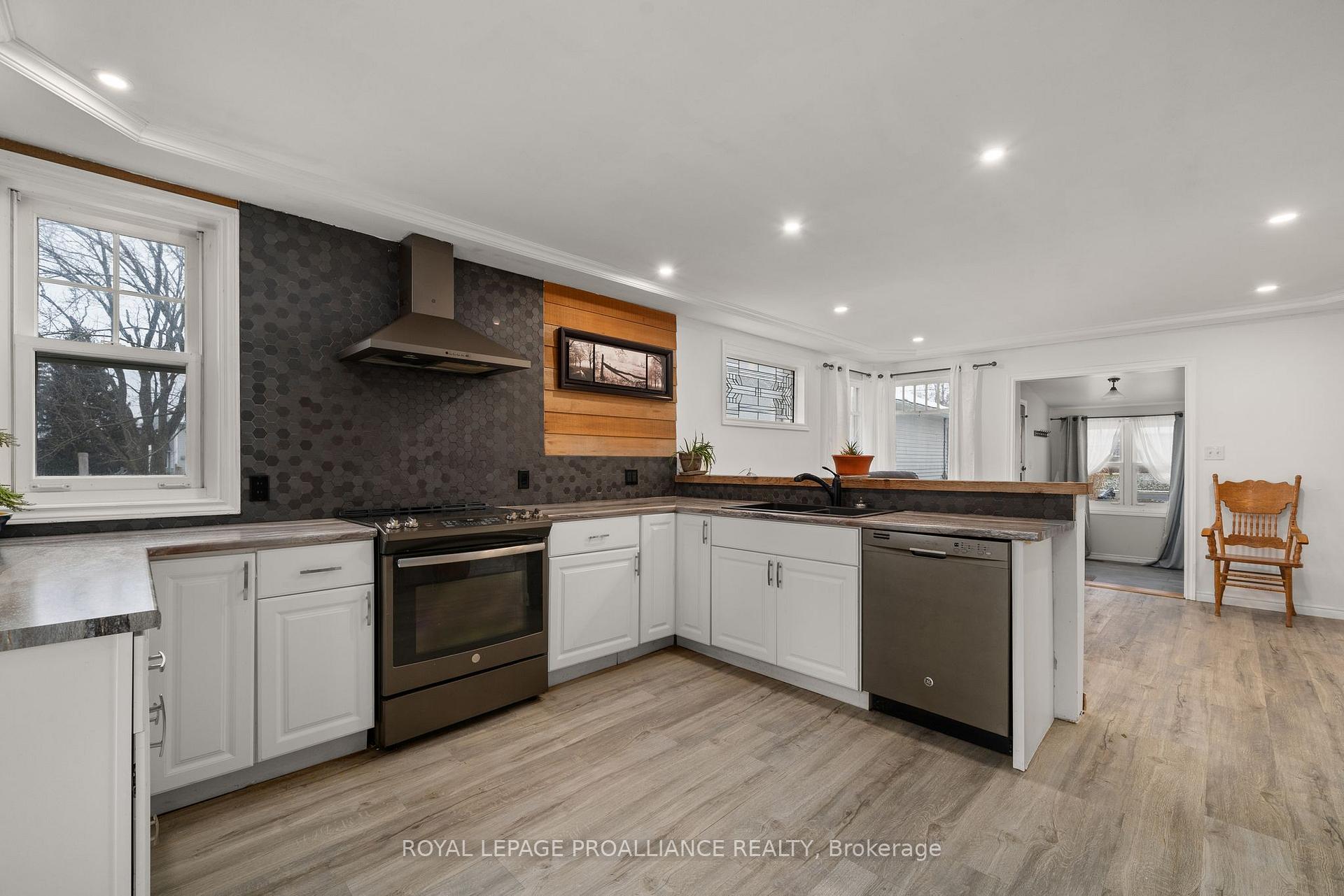 Photo 13 of 89 Avondale Road, Belleville, Belleville Ward — HOMEH