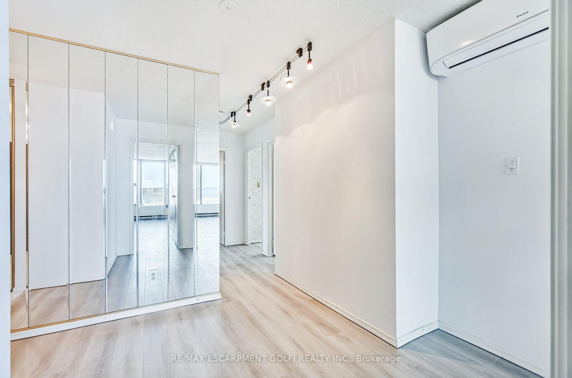 Photo 2 of Unit 1804, 75 Queen Street, Hamilton, Strathcona — HOMEH
