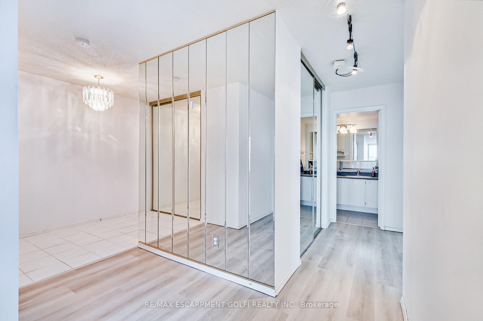 Photo 11 of Unit 1804, 75 Queen Street, Hamilton, Strathcona — HOMEH