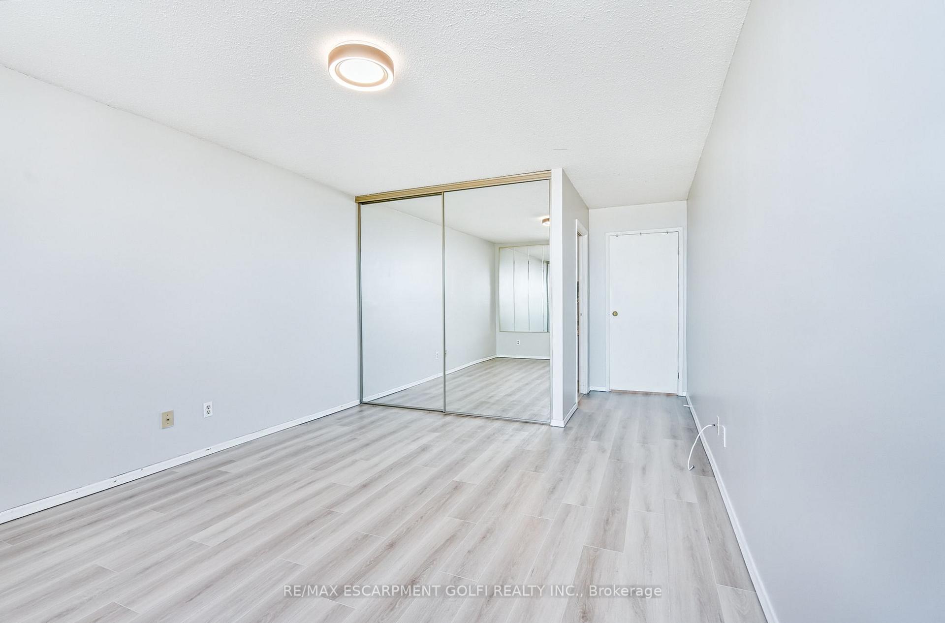 Photo 5 of Unit 1804, 75 Queen Street, Hamilton, Strathcona — HOMEH
