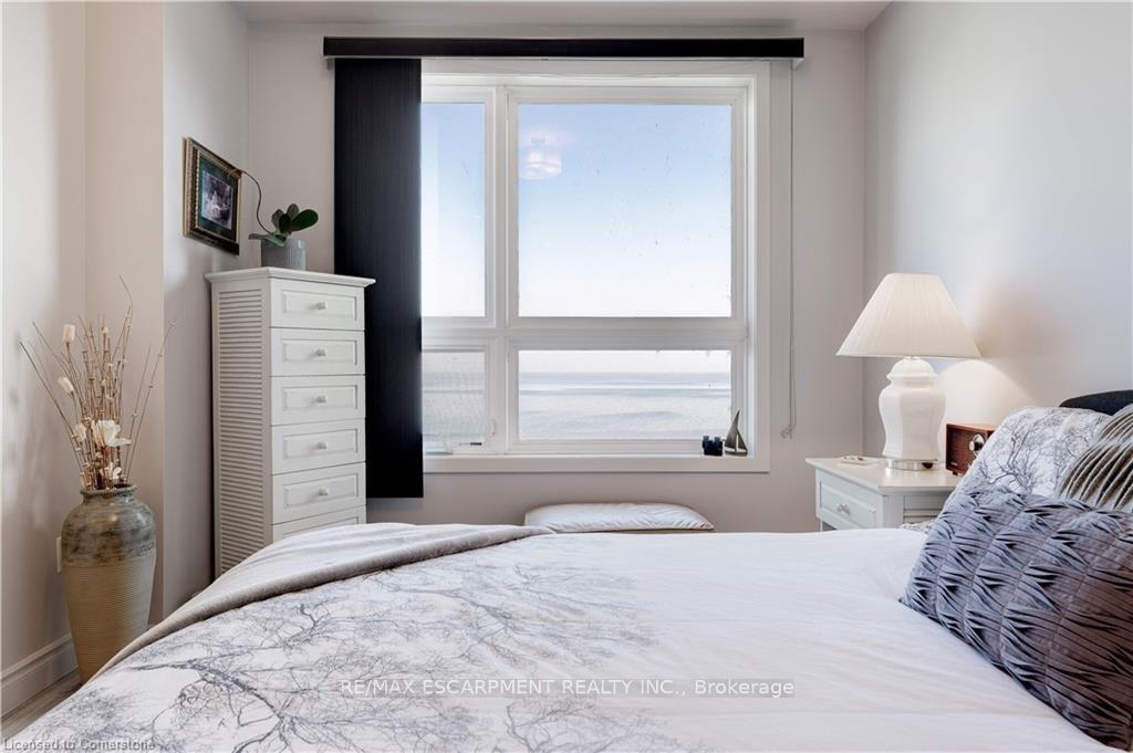 Photo 3 of Unit 404, 35 Southshore Crescent, Hamilton, Stoney Creek — HOMEH
