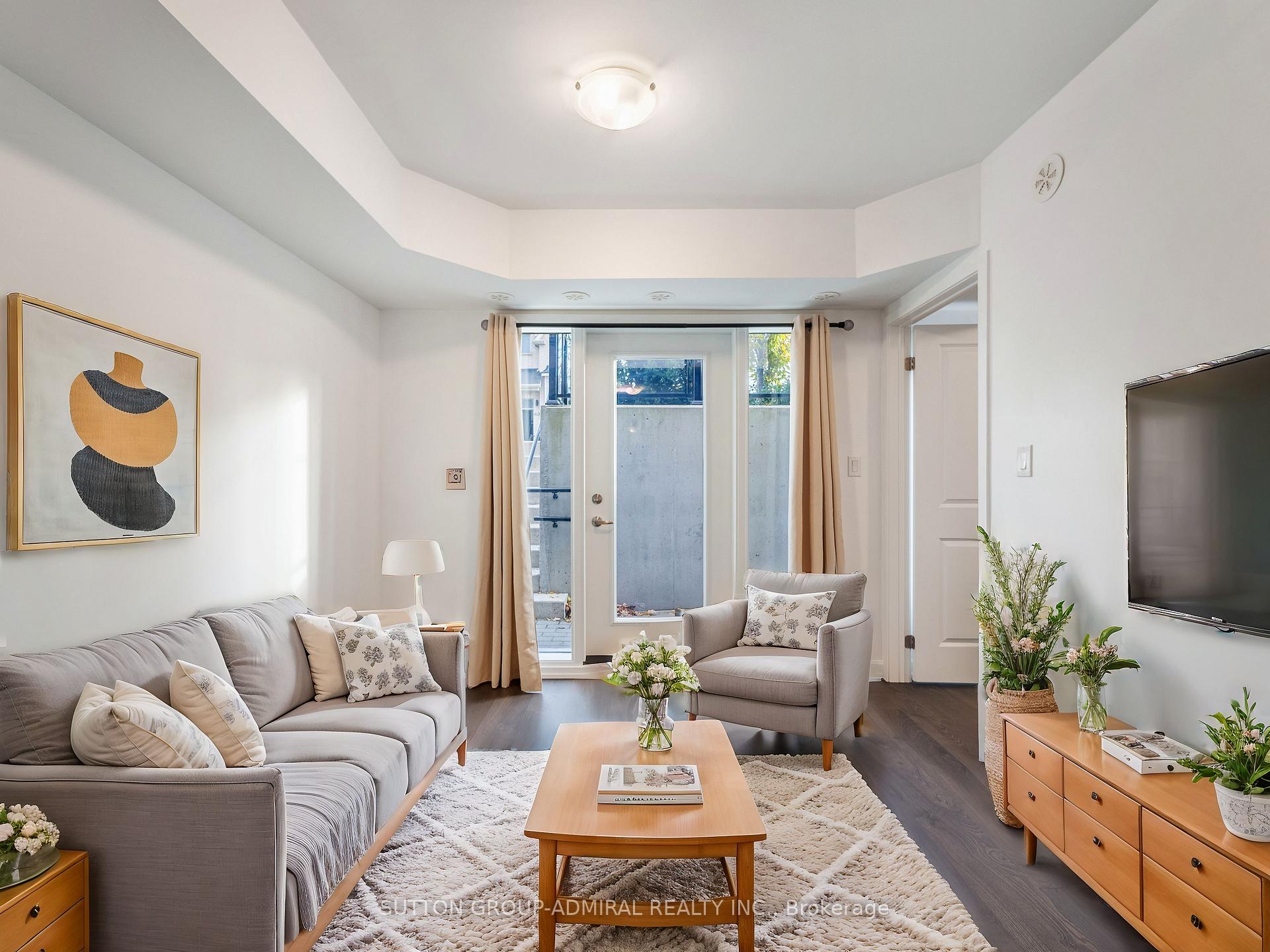 Photo 5 of Unit 3, 16 Marquette Avenue, Toronto, Englemount-Lawrence — HOMEH