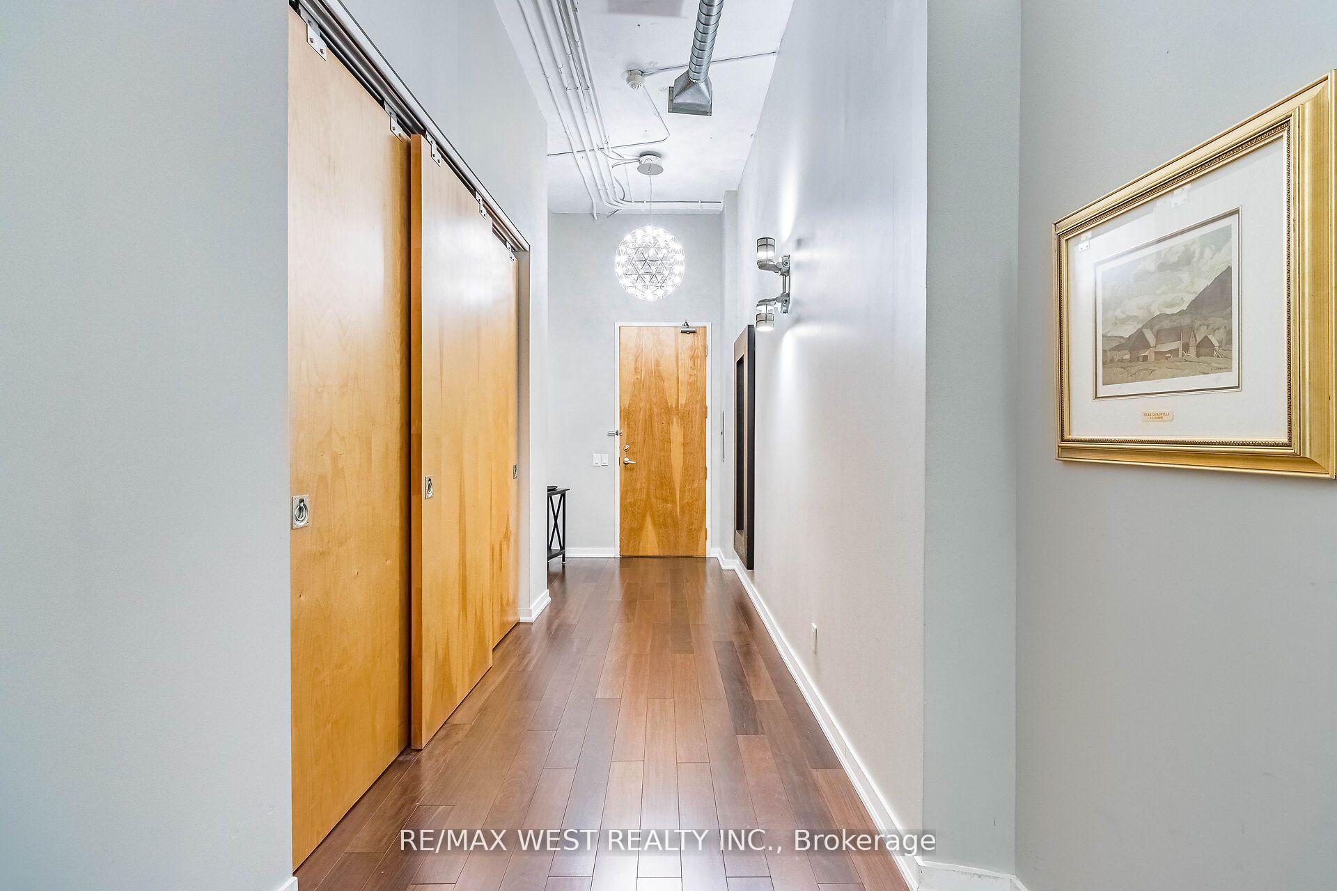 Front of Unit 821, 155 Dalhousie Street