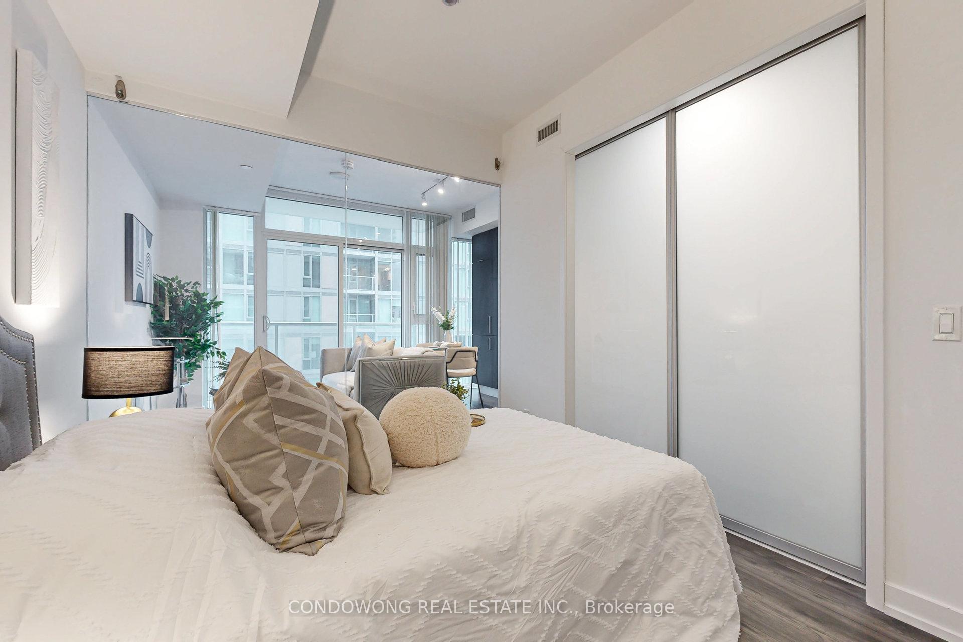 Photo 4 of Unit 1702, 33 Helendale Avenue, Toronto, Yonge-Eglinton — HOMEH