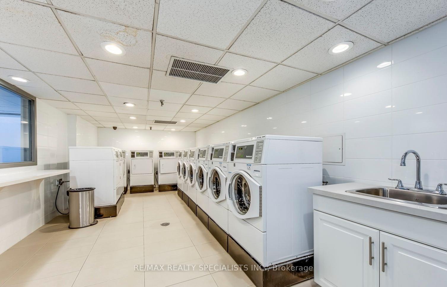 Photo 3 of Unit 210, 22 Shallmar Boulevard, Toronto, Forest Hill North — HOMEH