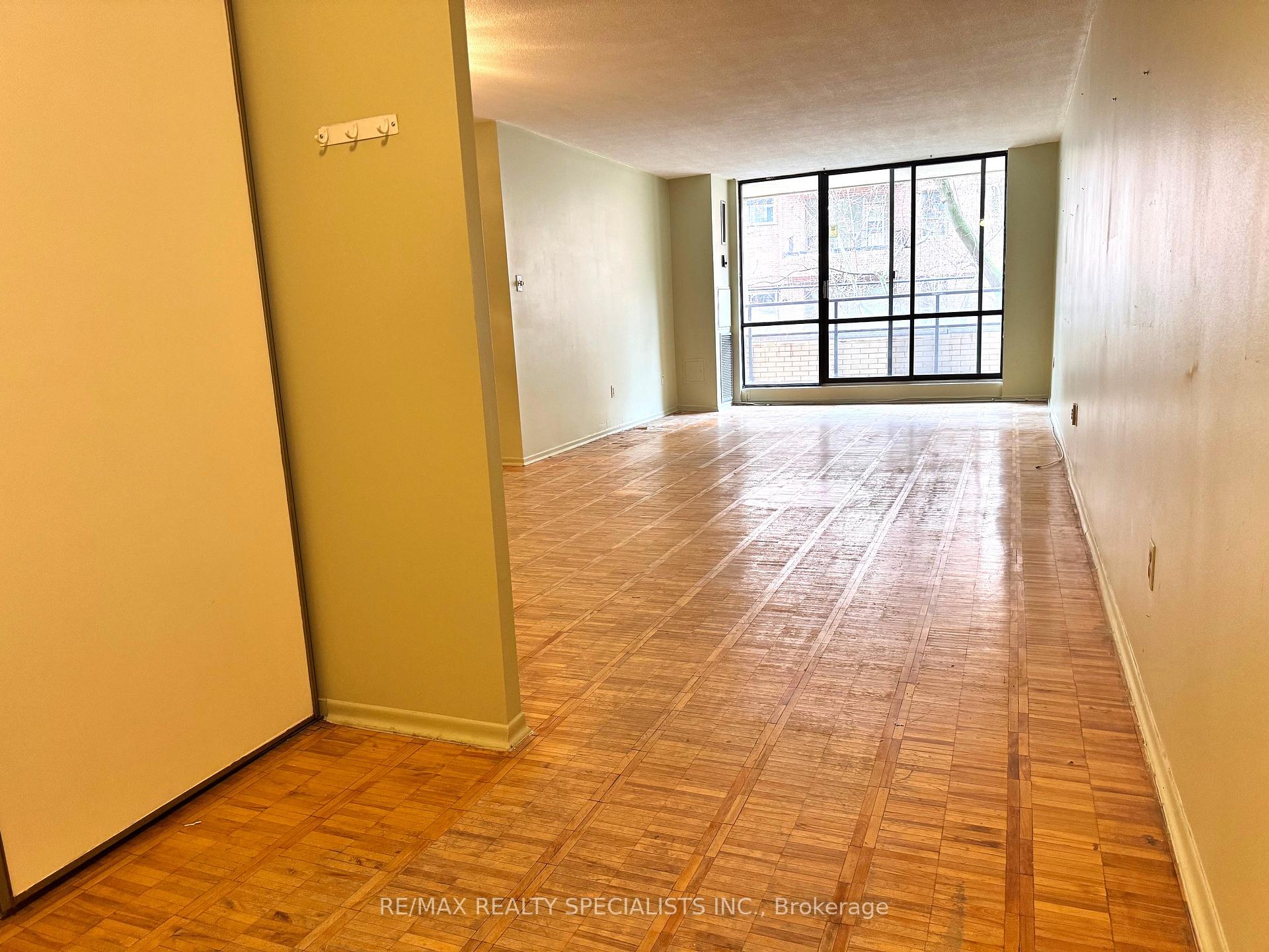 Photo 6 of Unit 210, 22 Shallmar Boulevard, Toronto, Forest Hill North — HOMEH