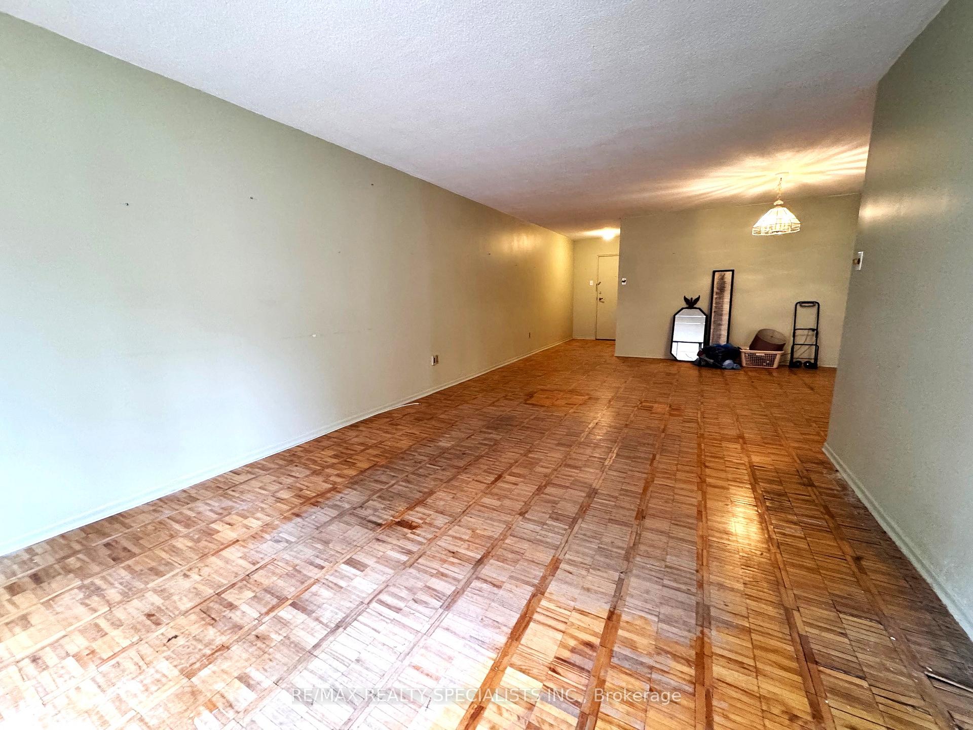 Photo 10 of Unit 210, 22 Shallmar Boulevard, Toronto, Forest Hill North — HOMEH