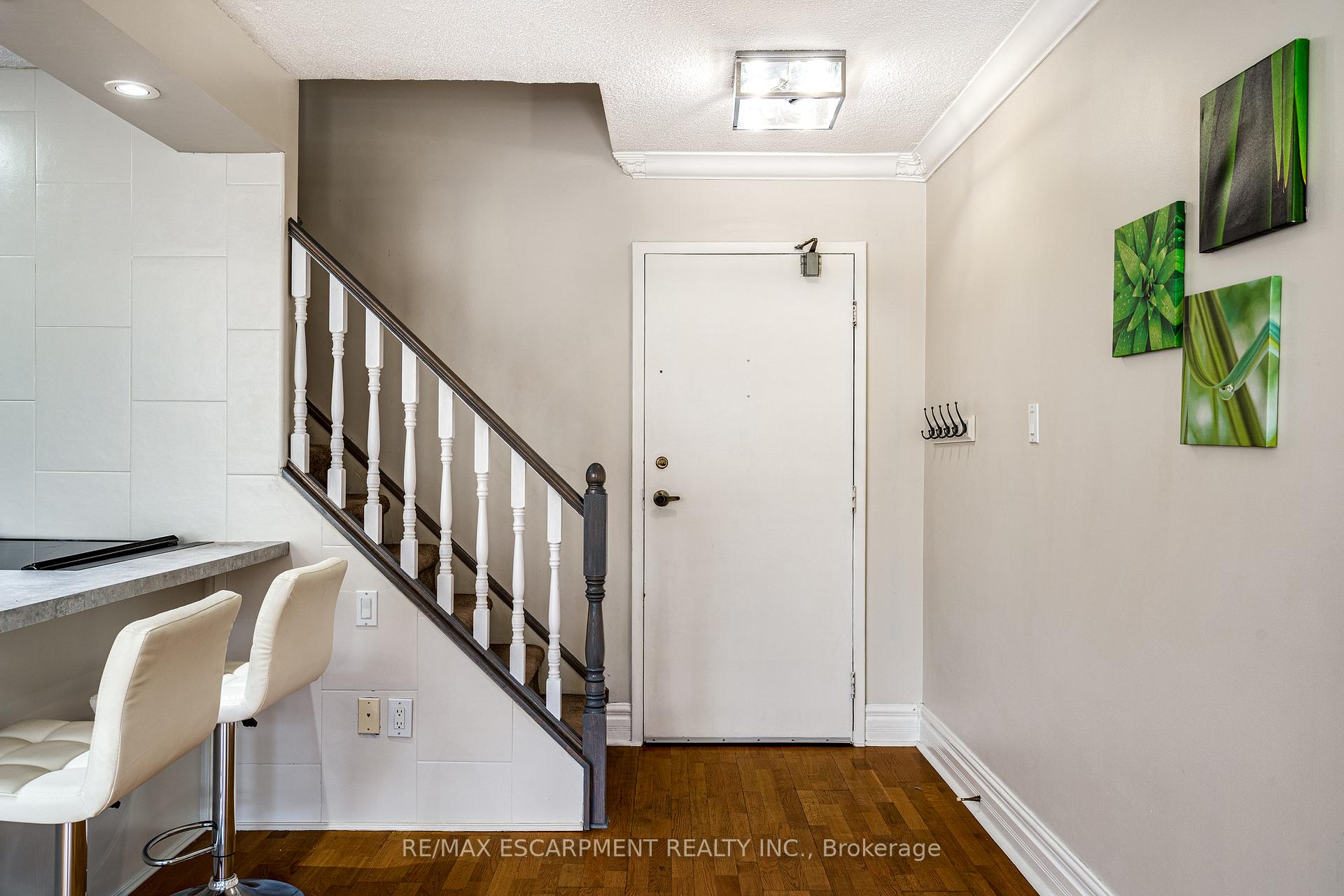 Photo 4 of Unit 209, 10 John Street, Hamilton, Dundas — HOMEH