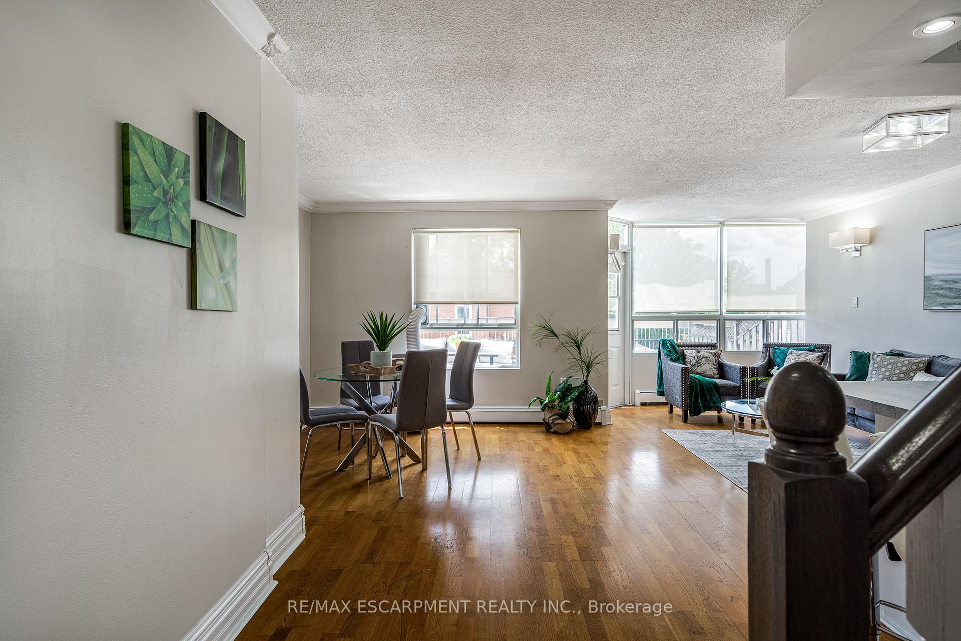 Photo 5 of Unit 209, 10 John Street, Hamilton, Dundas — HOMEH