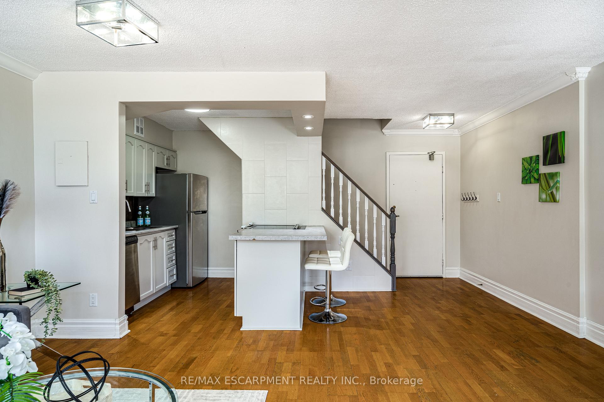 Photo 6 of Unit 209, 10 John Street, Hamilton, Dundas — HOMEH