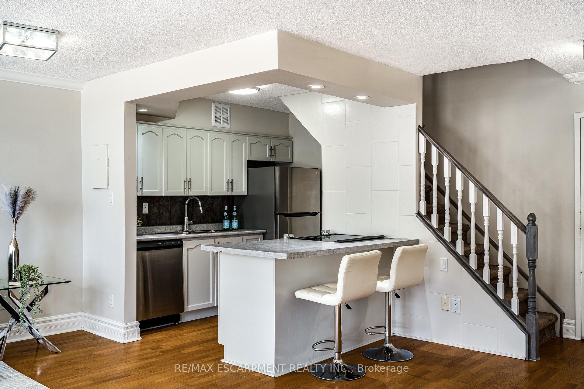 Photo 10 of Unit 209, 10 John Street, Hamilton, Dundas — HOMEH