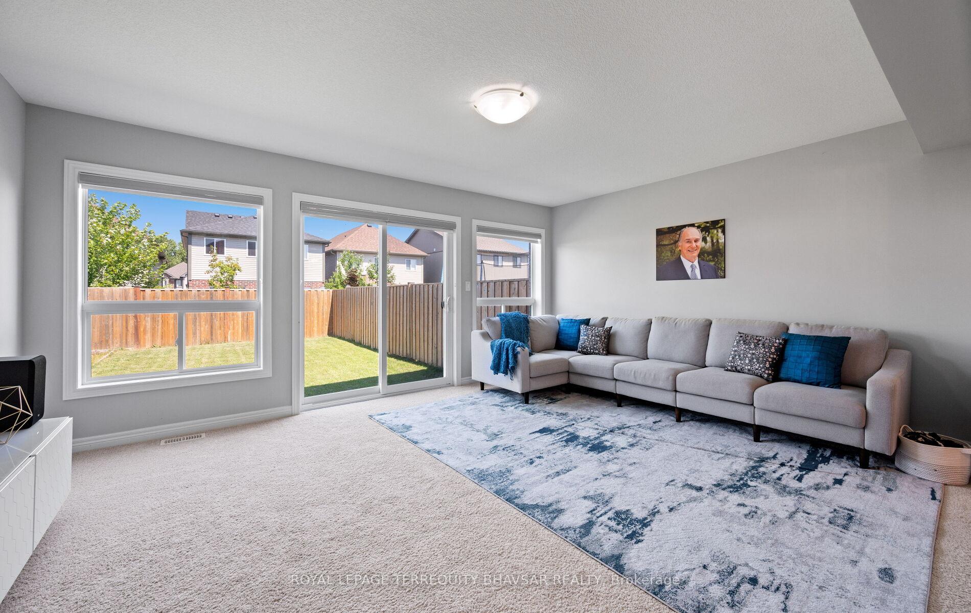 Photo 10 of 116 John Brabson Crescent, Guelph, Kortright East — HOMEH